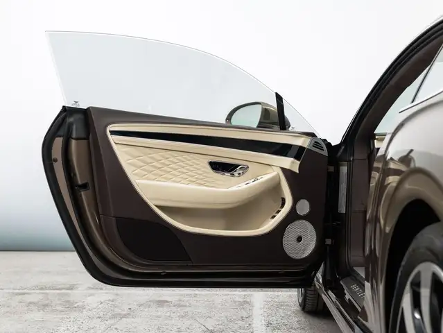 Bentley Continental GT Azure V8 Hybrid Ansicht 15