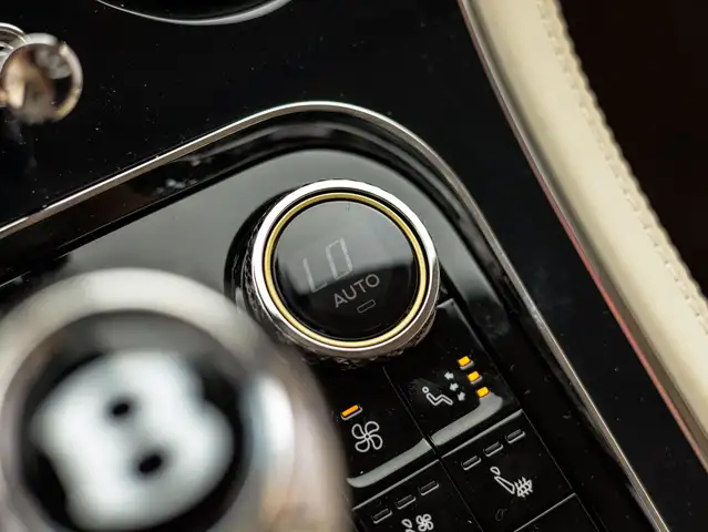 Bentley Continental GT Azure V8 Hybrid Ansicht 35