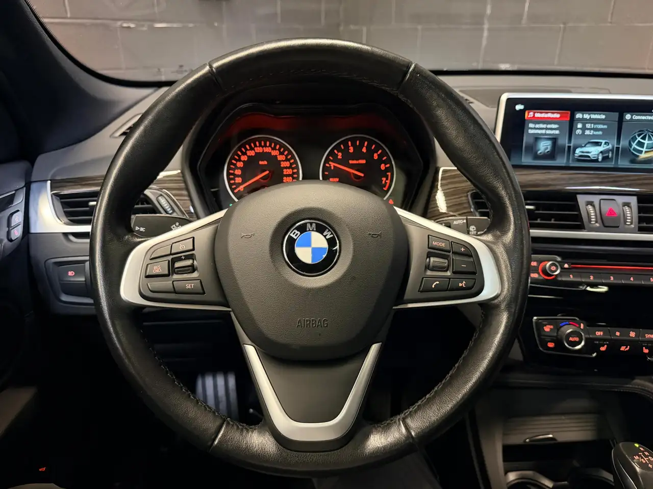BMW X1 снимка BMW X1