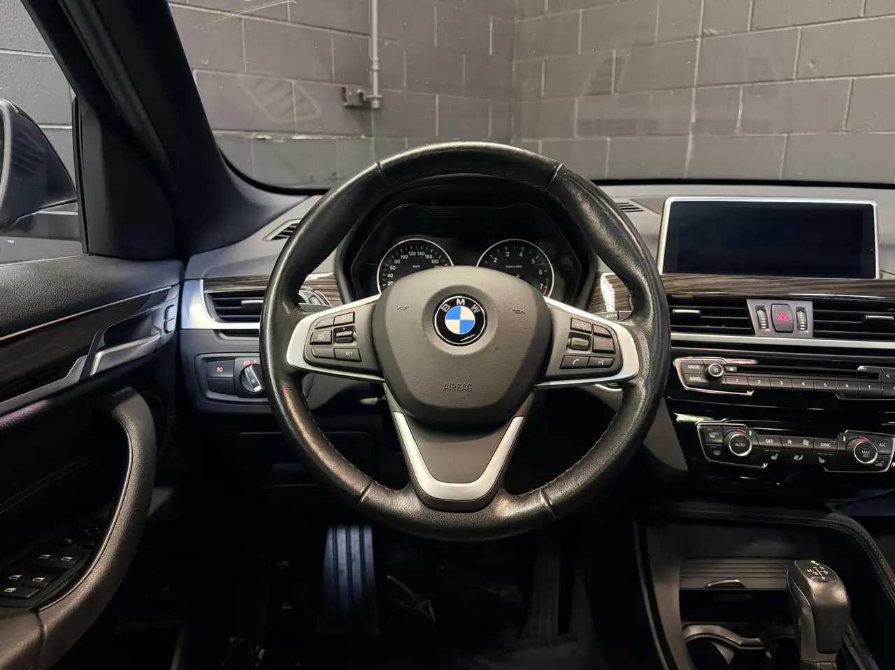 BMW X1 снимка BMW X1