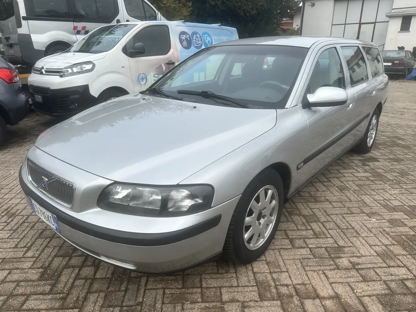 Volvo V70 2.4 Optima bi-fuel Gpl revisionato Argento - 1