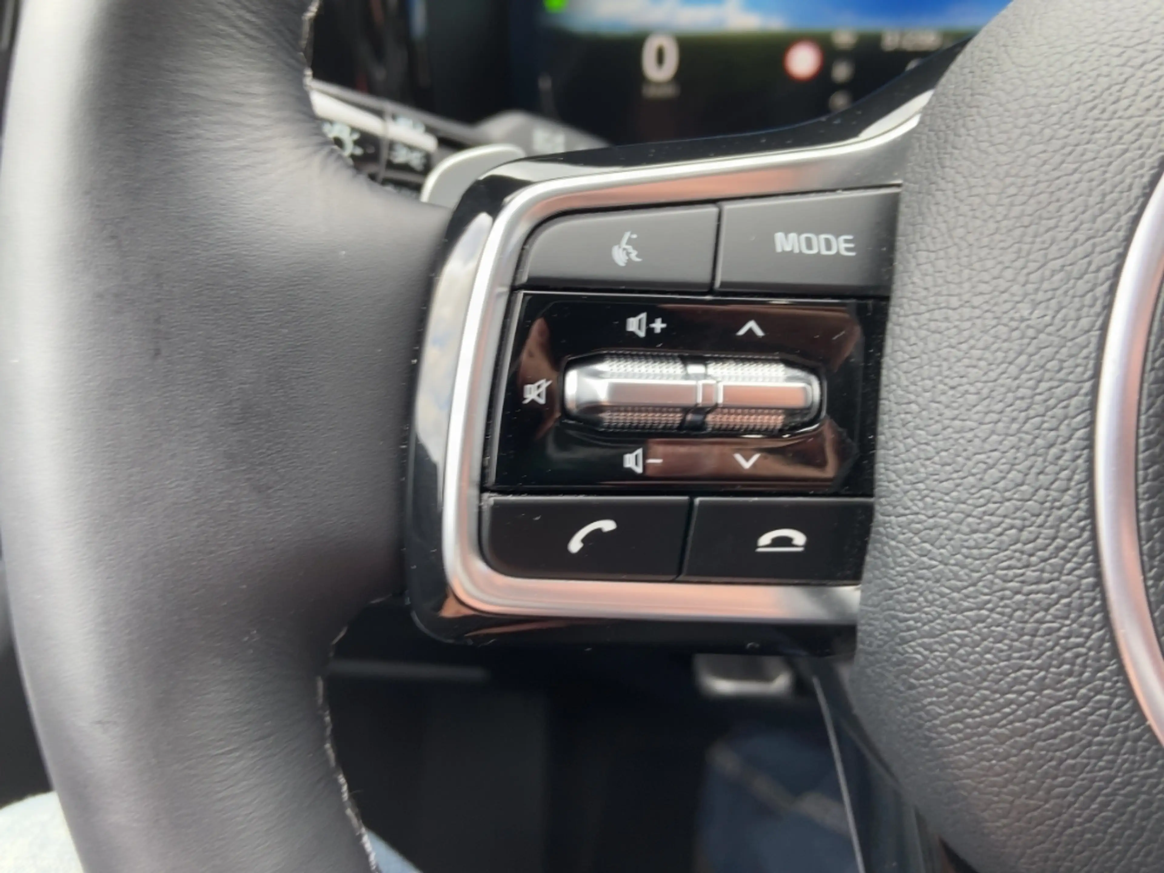 Kia Sorento Platinum 4WD Plug In/Pano/HUD/Bose/360°/Nappa — photo 23