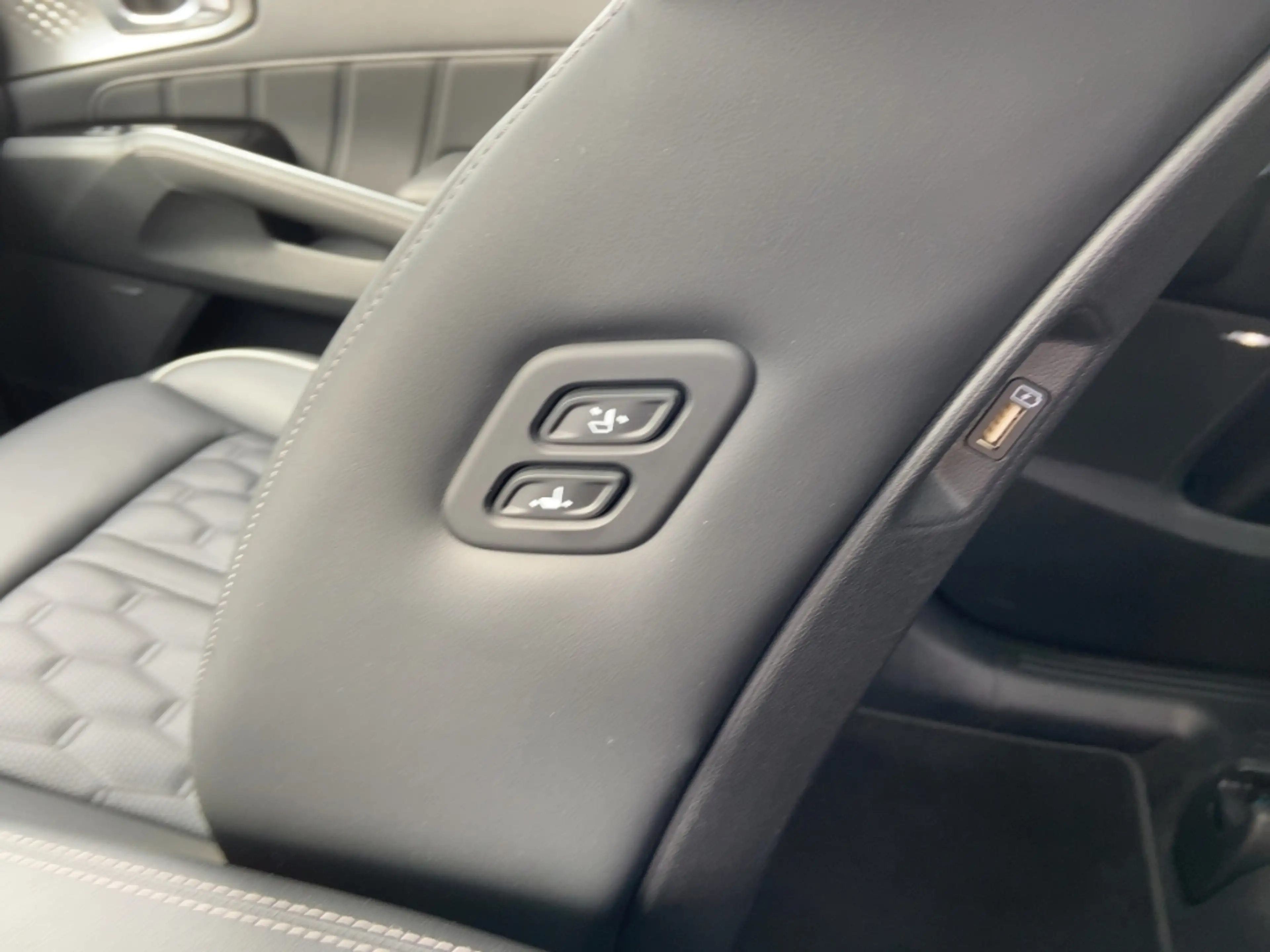 Kia Sorento Platinum 4WD Plug In/Pano/HUD/Bose/360°/Nappa — photo 29