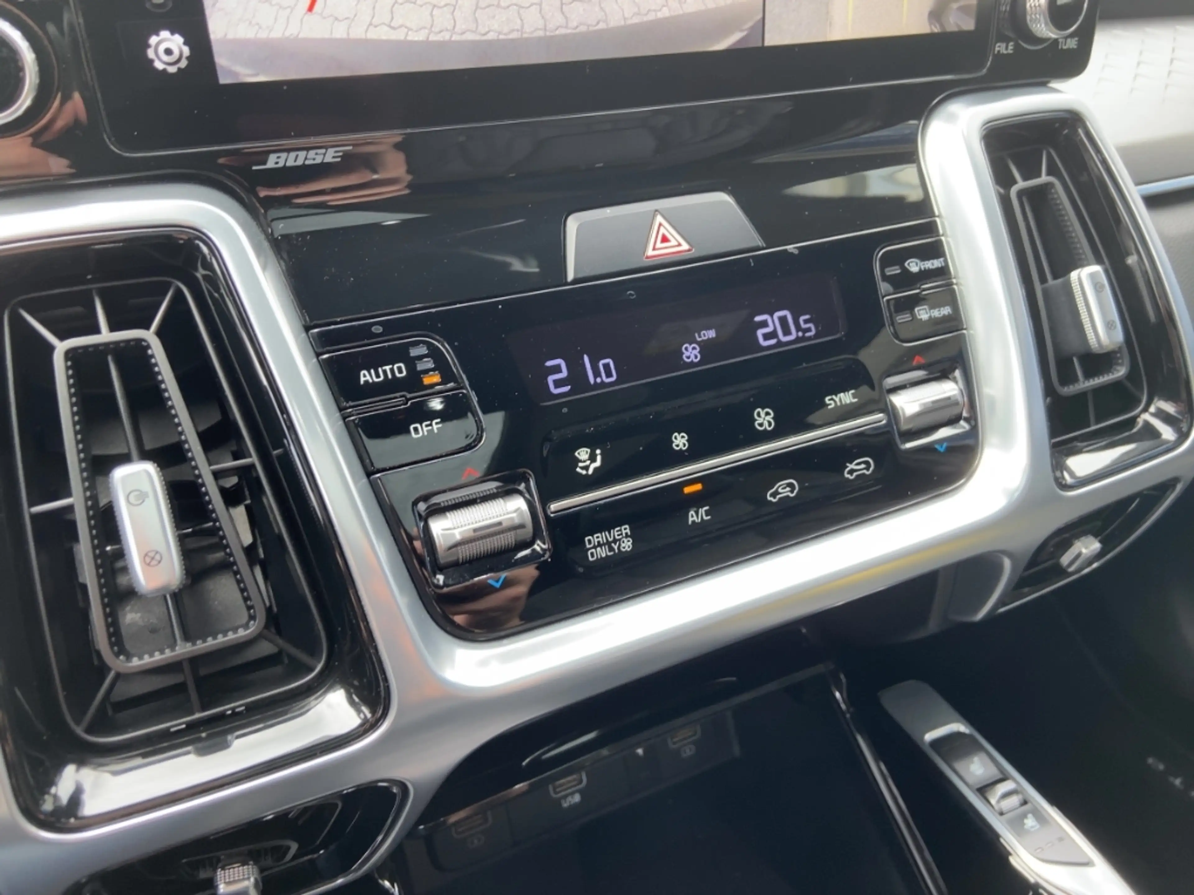 Kia Sorento Platinum 4WD Plug In/Pano/HUD/Bose/360°/Nappa — photo 17
