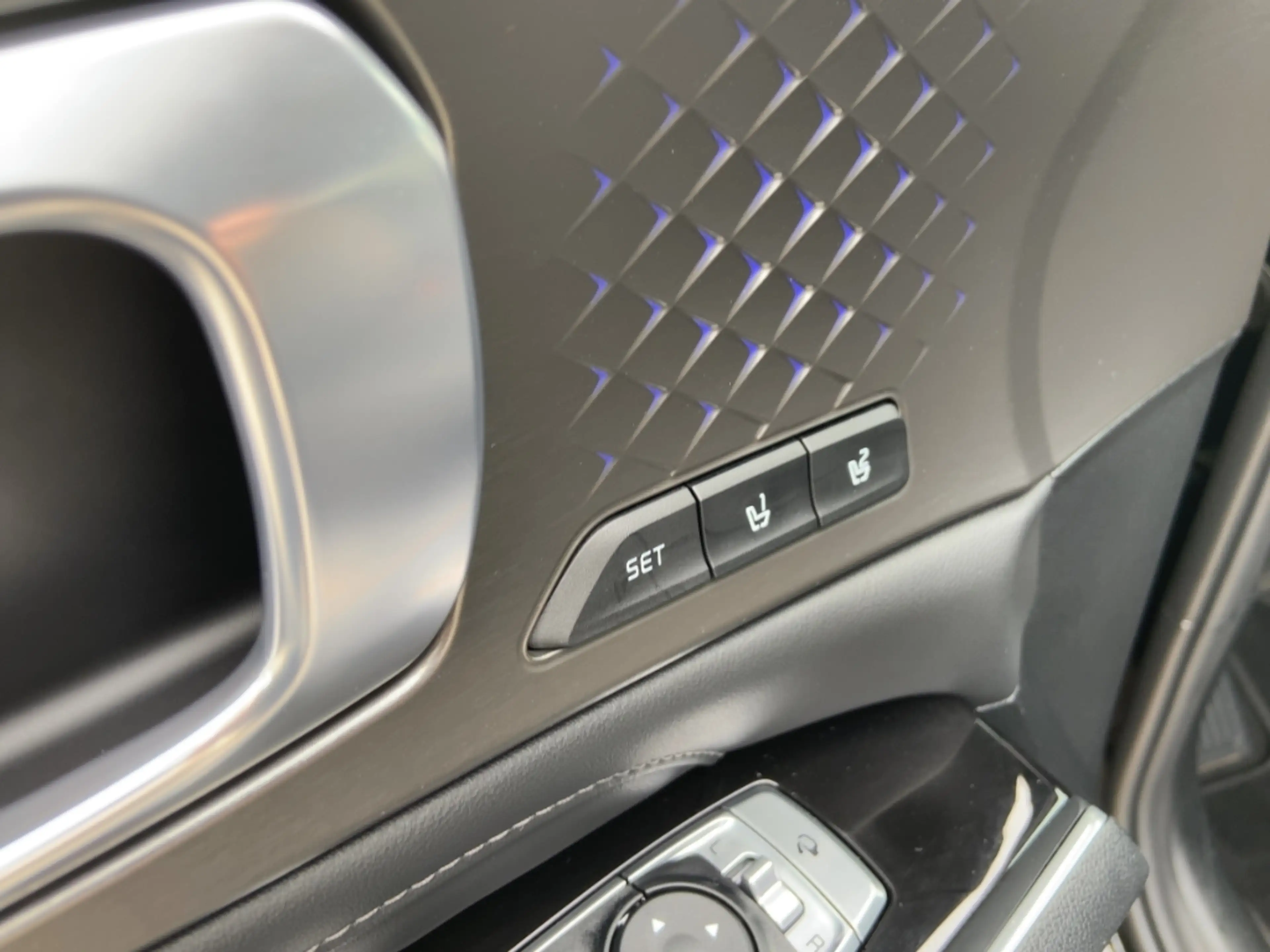 Kia Sorento Platinum 4WD Plug In/Pano/HUD/Bose/360°/Nappa — photo 26