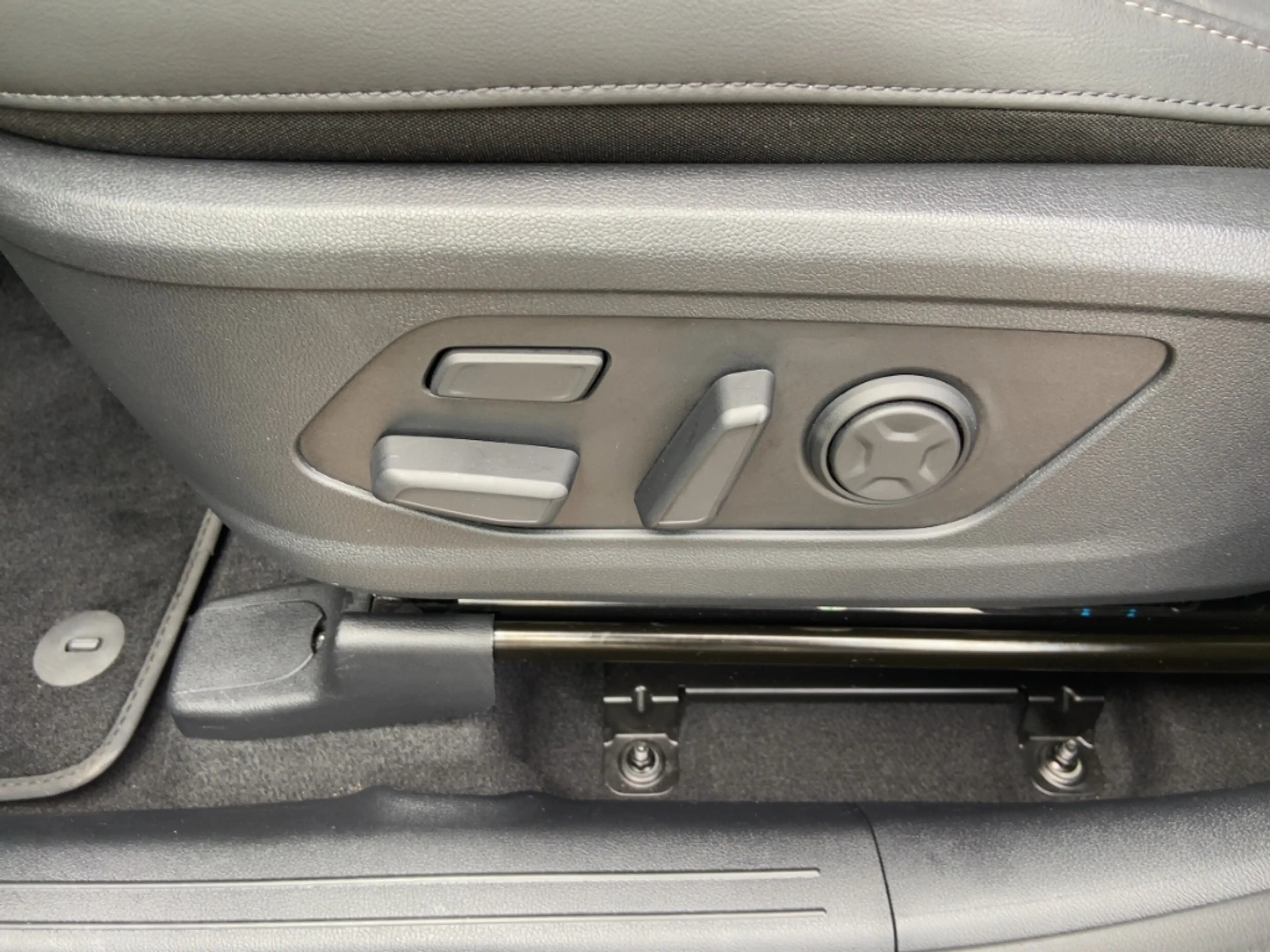 Kia Sorento Platinum 4WD Plug In/Pano/HUD/Bose/360°/Nappa — photo 25