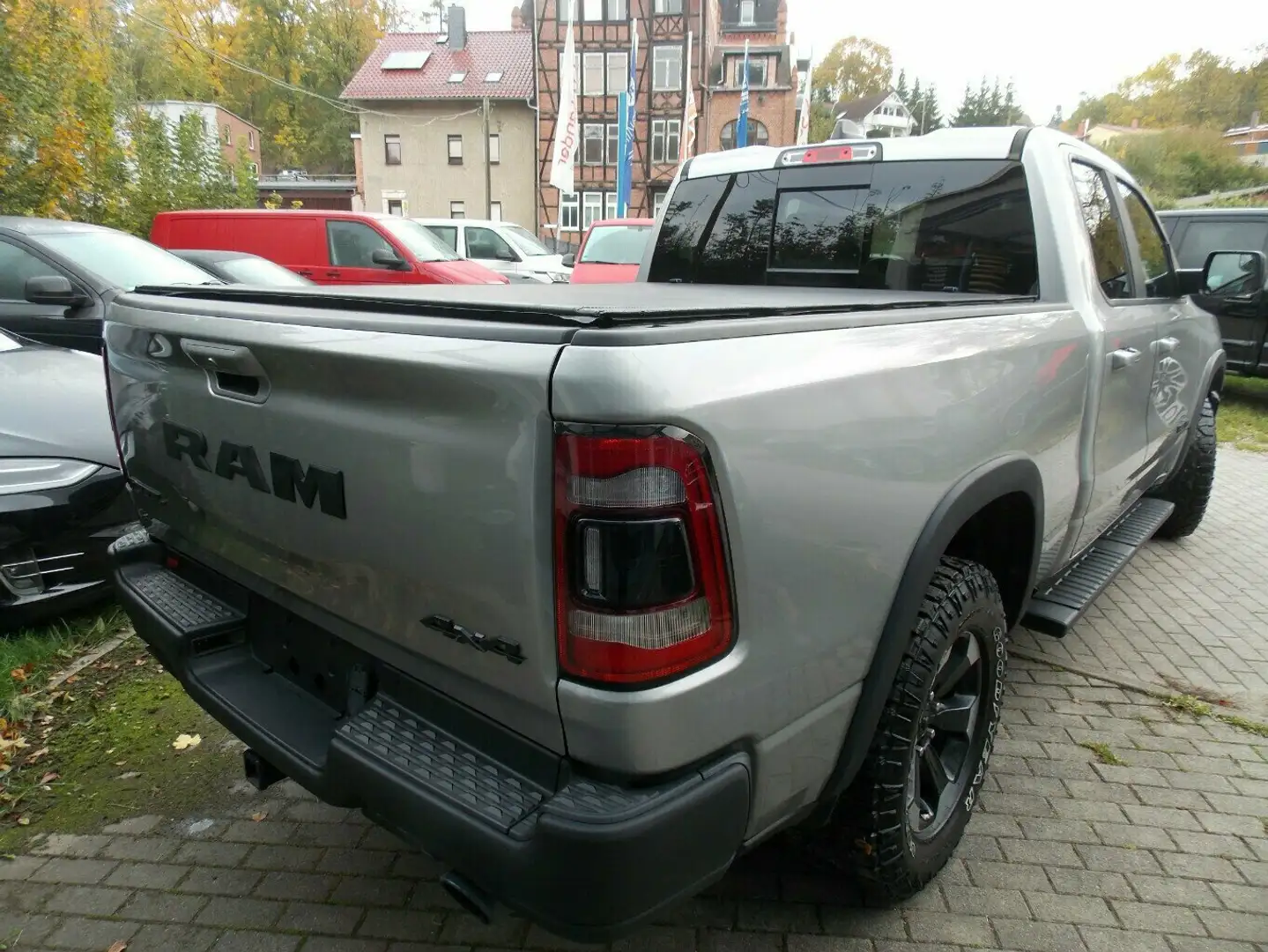 Dodge RAM 1500 Rebel Hemi 5,7 4x4 Teilleder"Apple CarPlay Argent - 2