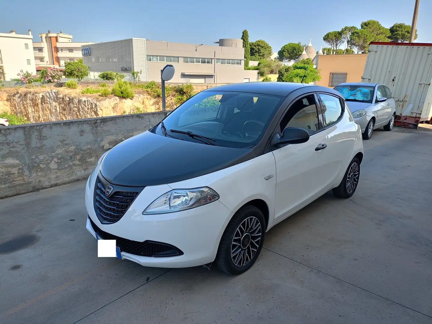Lancia Ypsilon 1.2 8v S MomoDesign s Blanc - 1