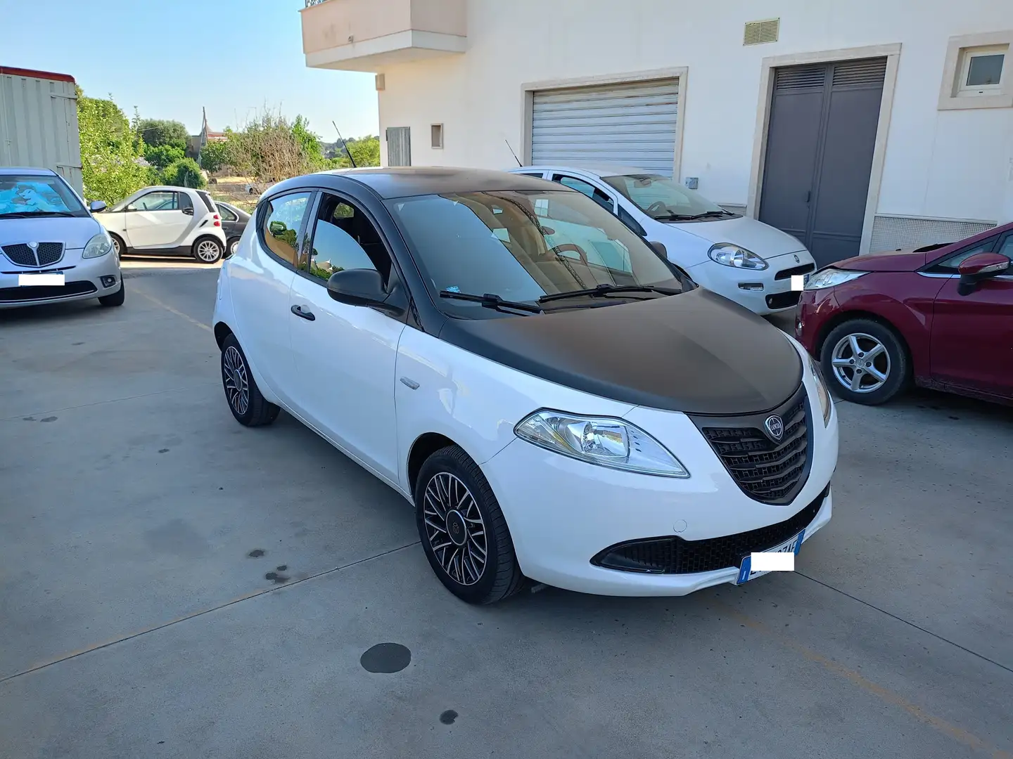 Lancia Ypsilon 1.2 8v S MomoDesign s Blanc - 2