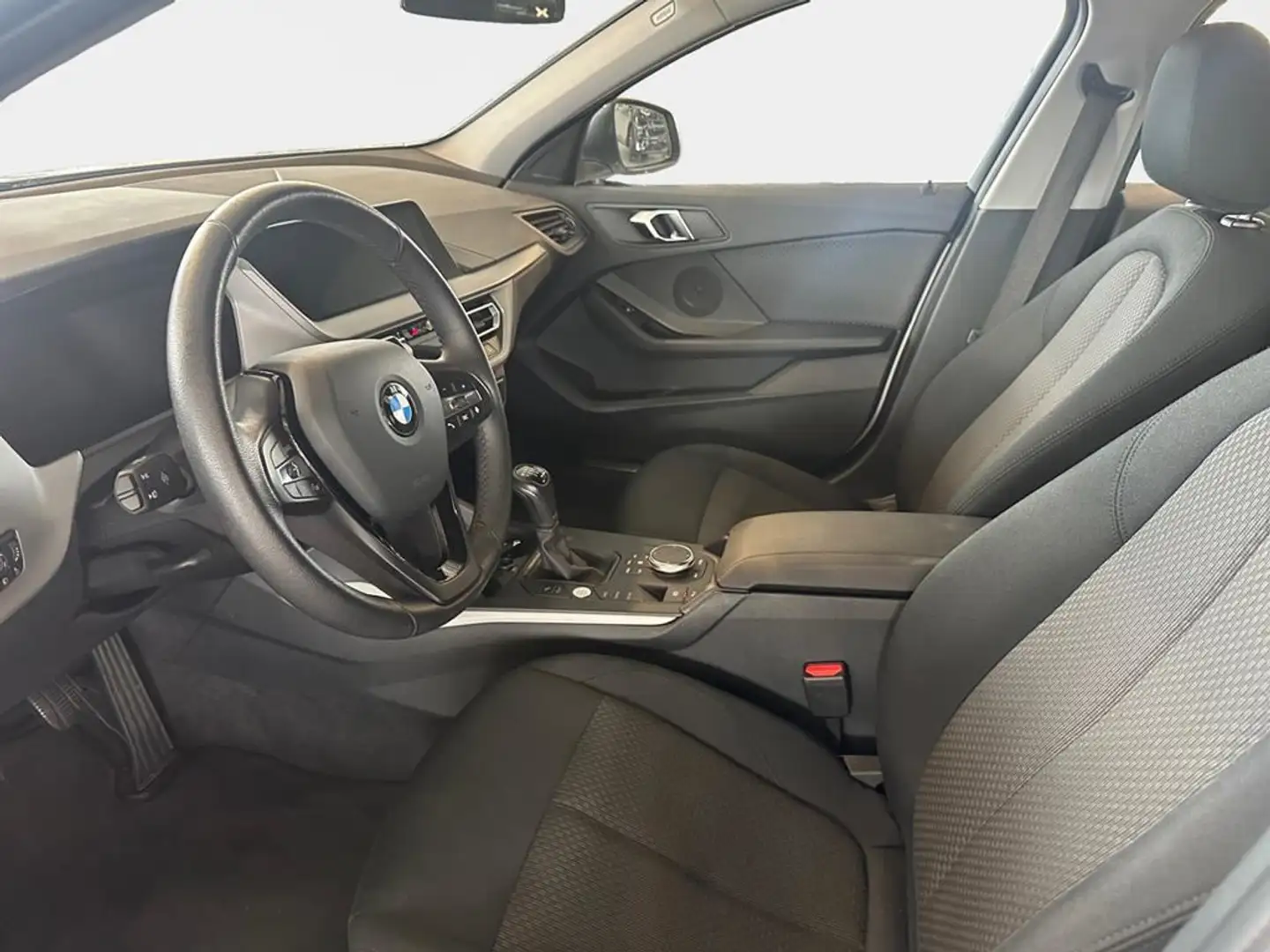 BMW 118 Advantage Weiß - 2