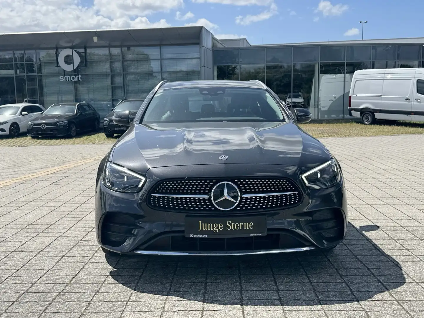 Mercedes-Benz E 300 E 300 T de AMG Line Exterieur Navi Distronic LED Grau - 2