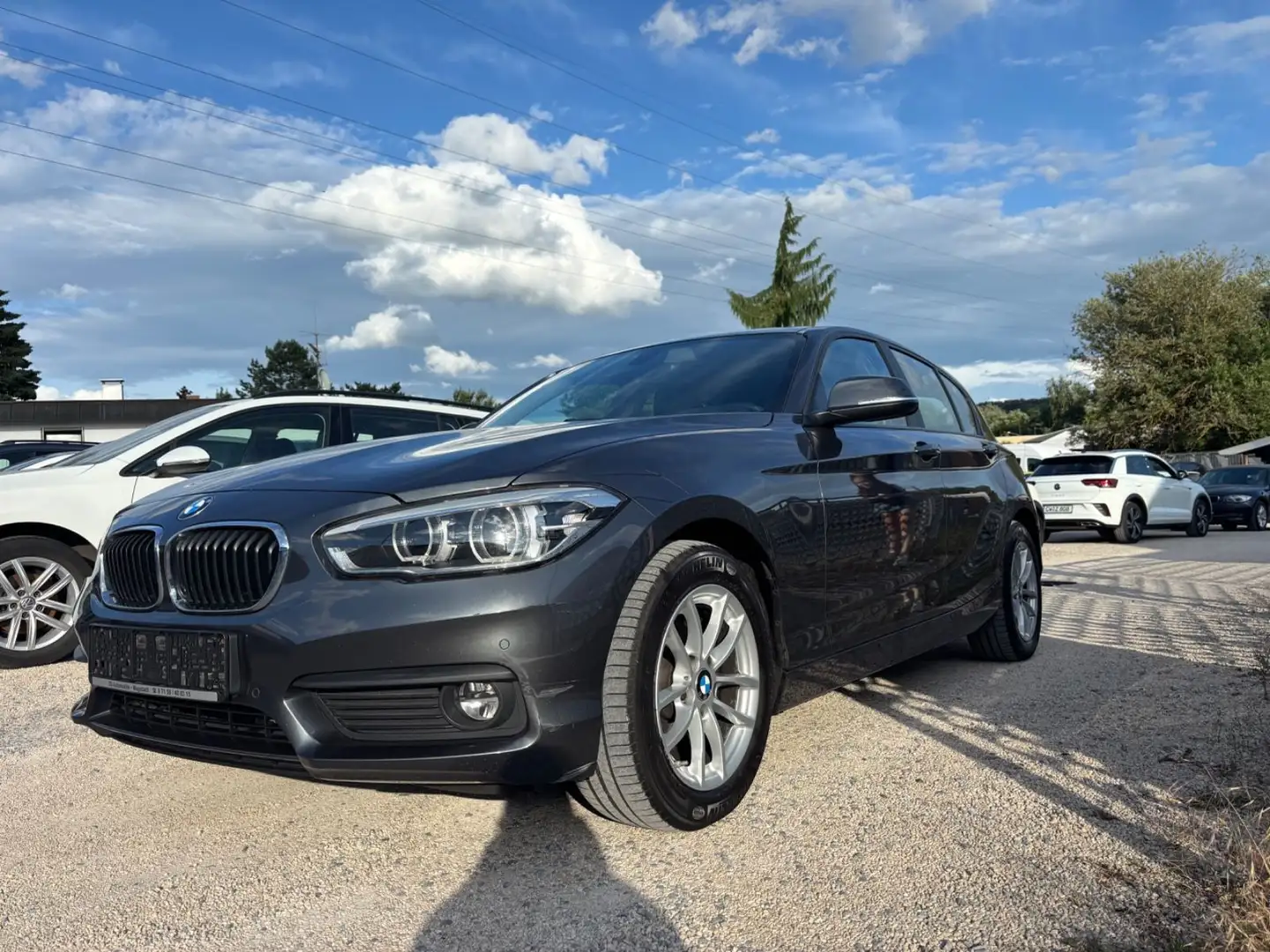 BMW 116 1 Lim. 5-trg. 116 d LED, Autom.Navi,Tüv 03/2027 Grau - 1