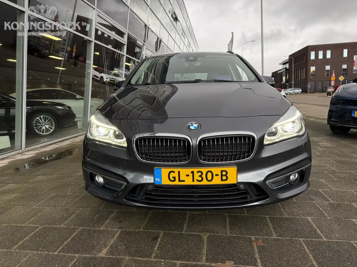BMW 220 2-serie Active Tourer 220i Luxury Automaat Grau - 2