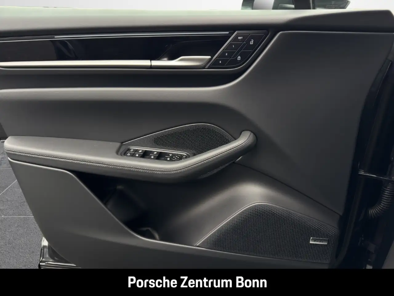 Porsche Macan BOSE Luftfederung 22-Zoll Rückfahrkamera 12