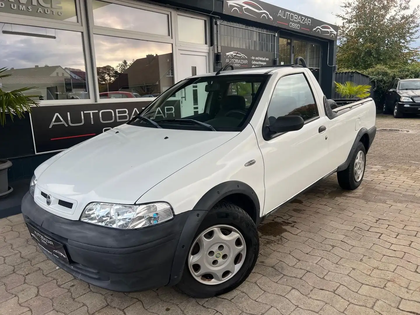 Fiat Strada 1.9 Diesel D 	Pickup Weiß - 1