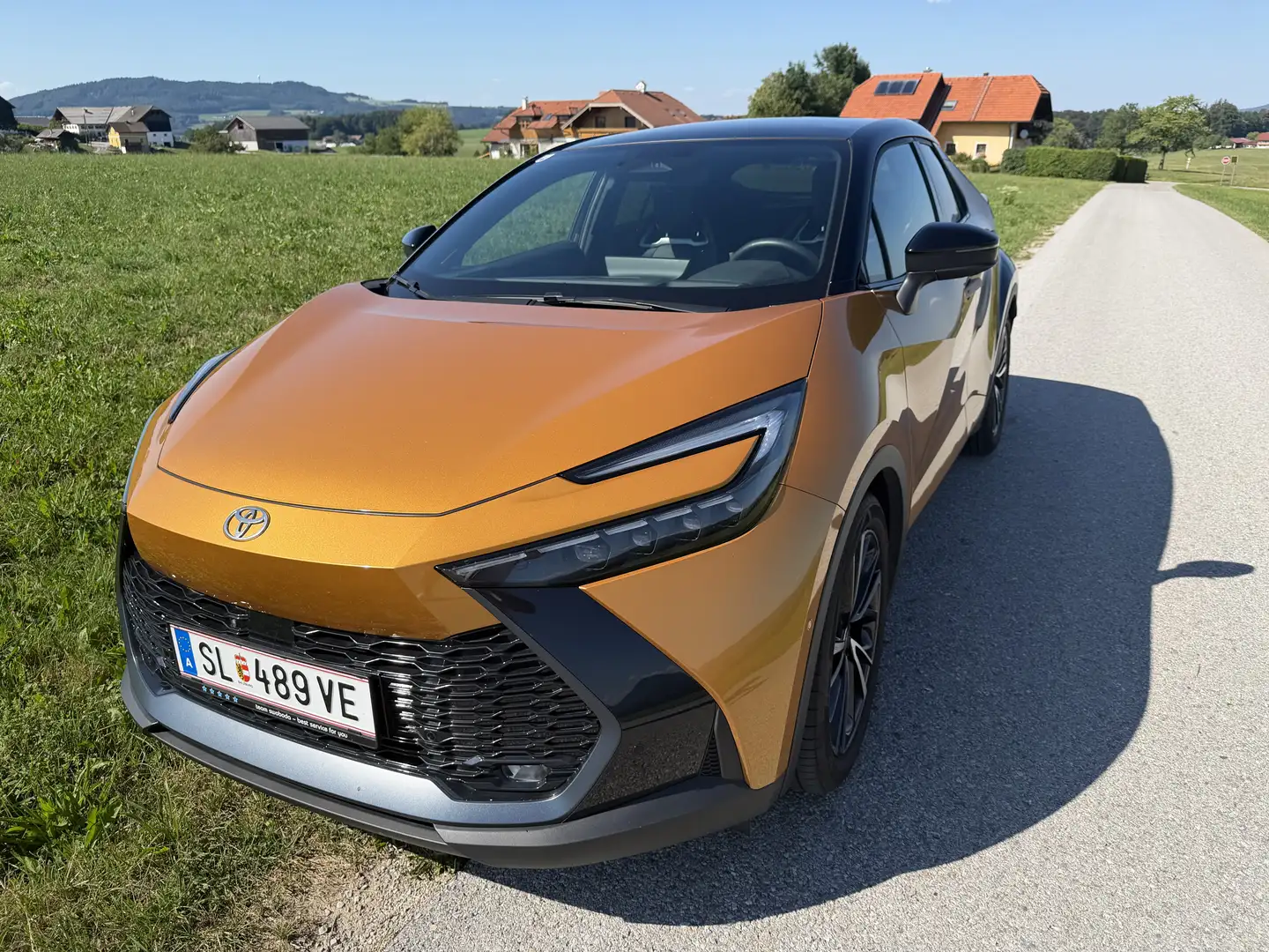 Toyota C-HR 2,0 Hybrid Lounge Premiere - 1