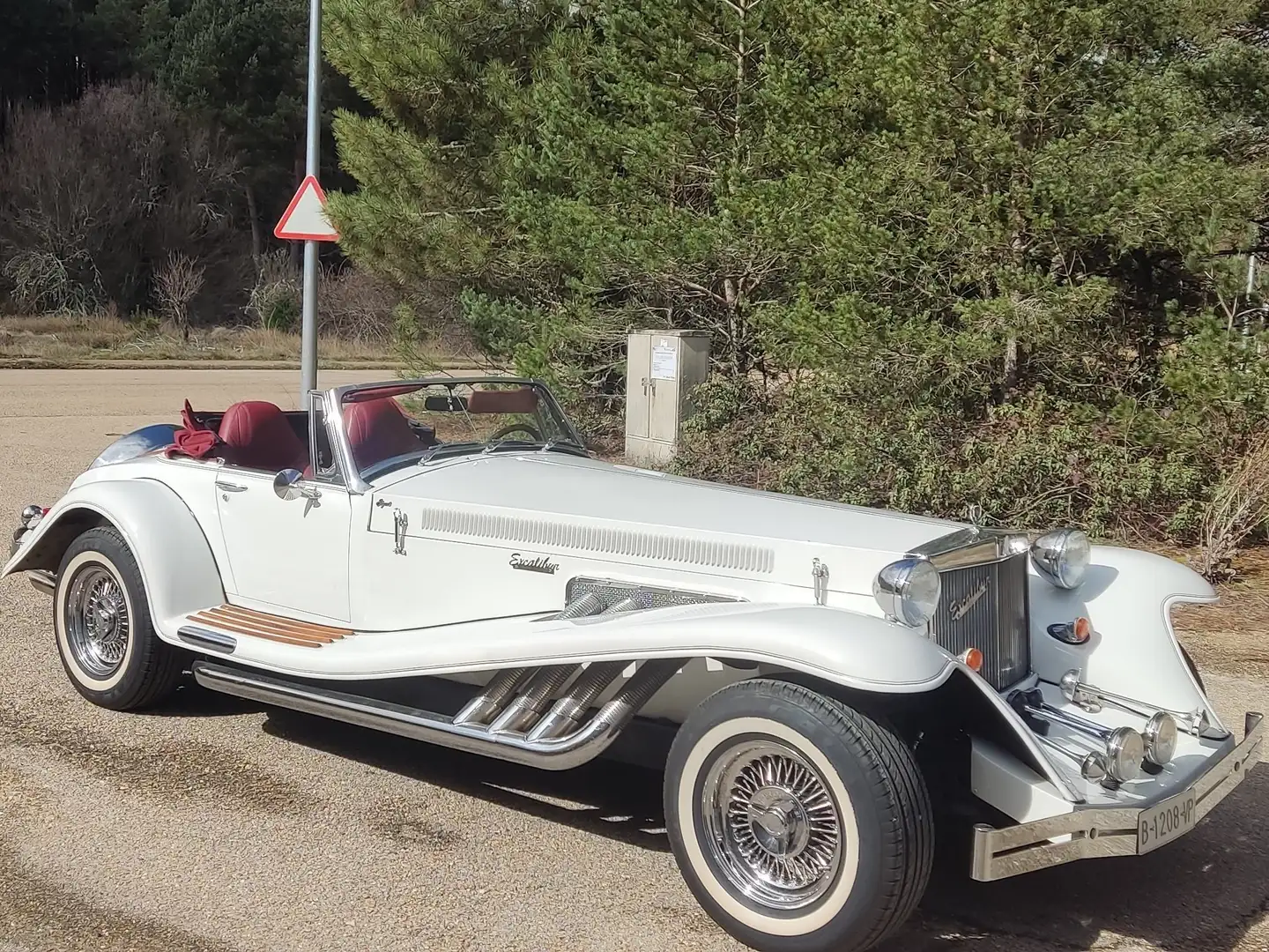 Oldtimer Excalibur Serie V Phantom Bílá - 1