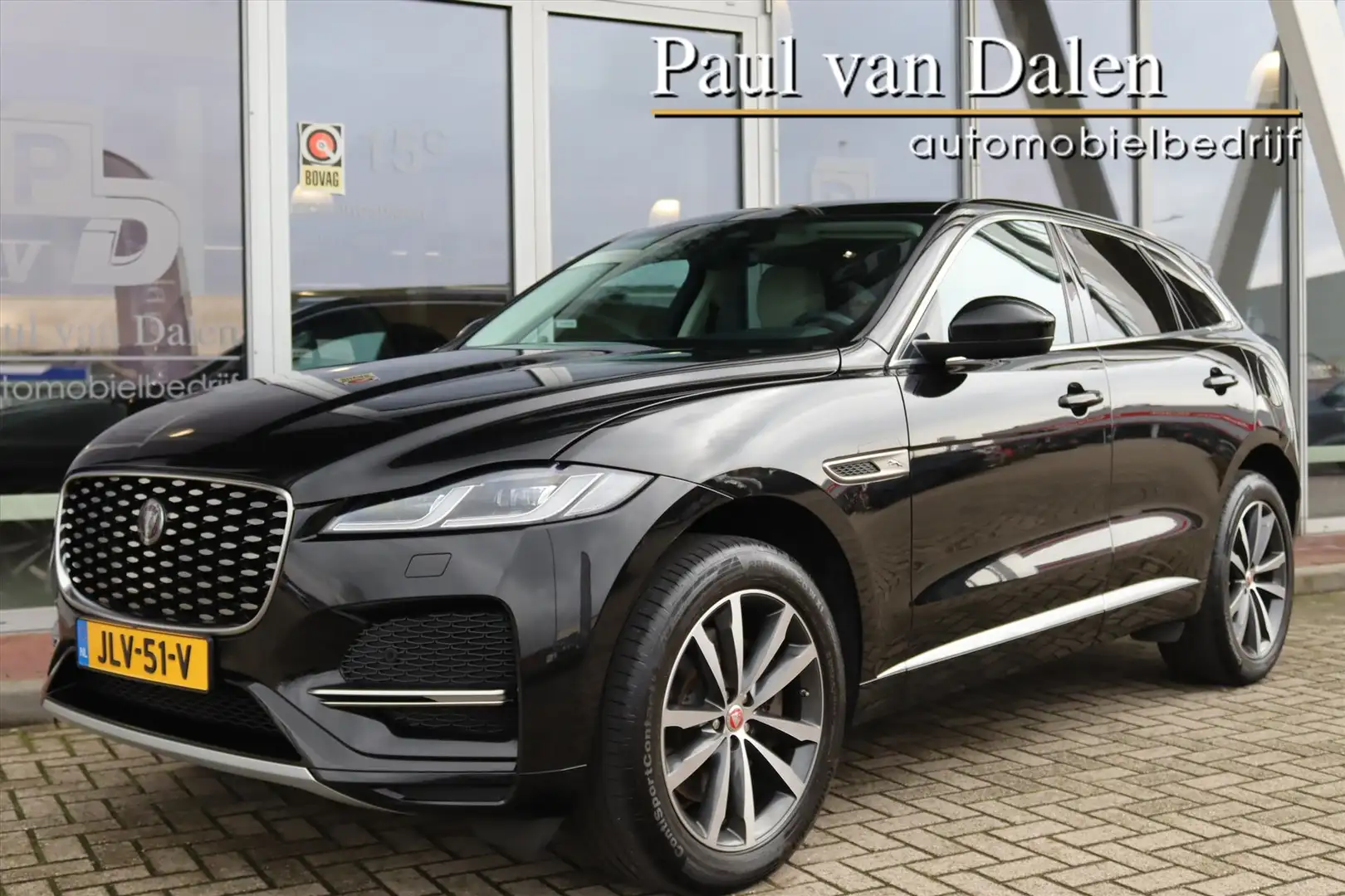 Jaguar F-Pace 2.0 P400e 404PK AWD Navi | Camera | Leer | Cruise Zwart - 1
