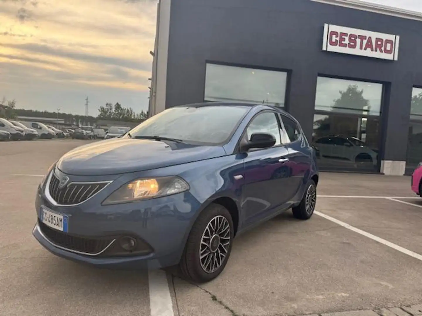 Lancia Ypsilon 1.0 FireFly 5 porte S&S Hybrid Gold Plus Blu/Azzurro - 1