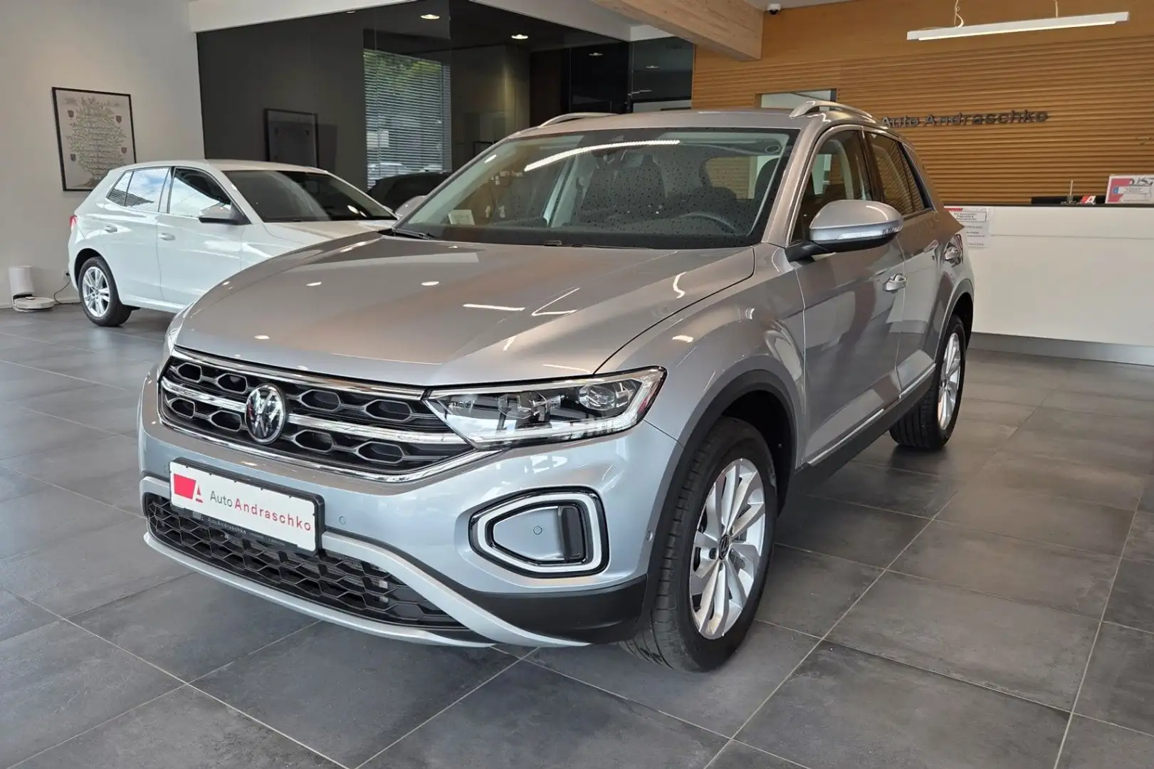 Volkswagen T-Roc 1.5 TSI DSG Style 17" Kamera LED ACC Silber - 1