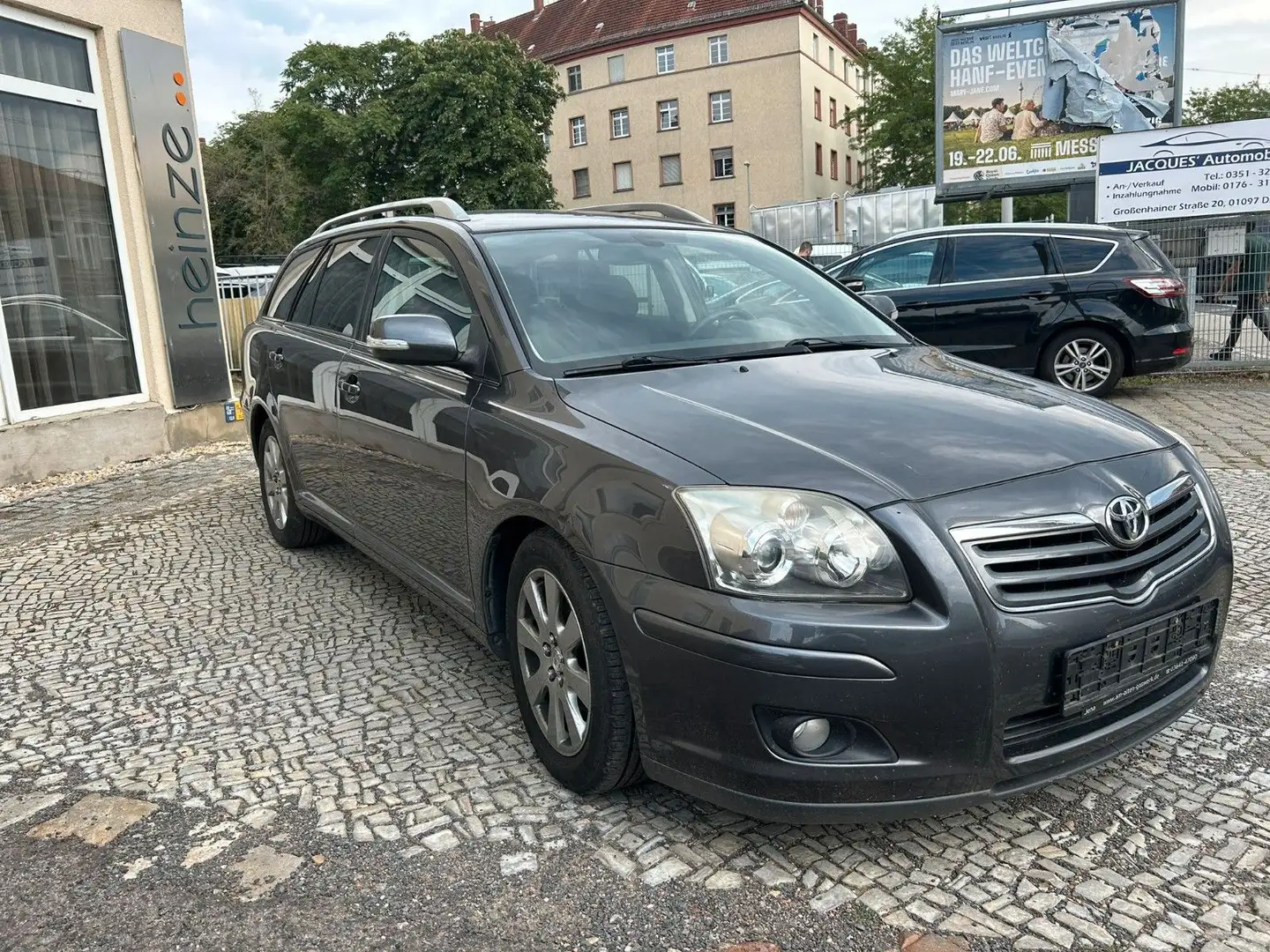 Toyota Avensis Combi Sol 1.8-l-VVT-i - 1