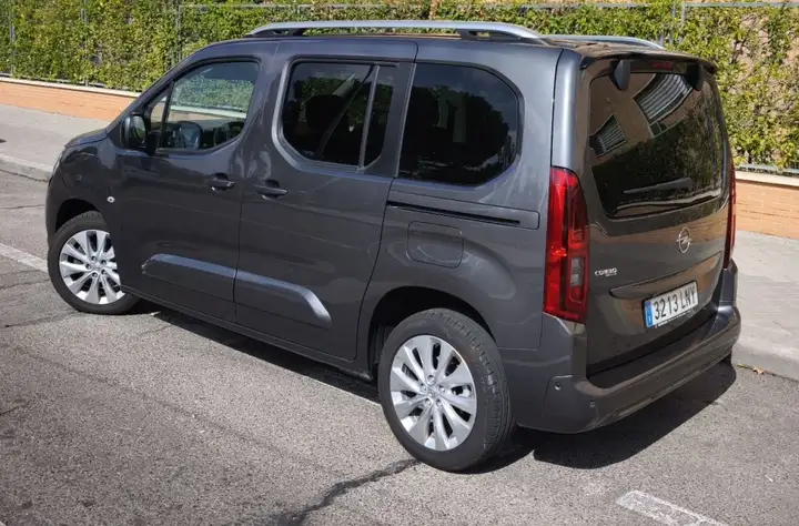 Opel Combo LIFE L ELEGANCE PLUS 1.2 GASOLINA AT8 2021, foto 3
