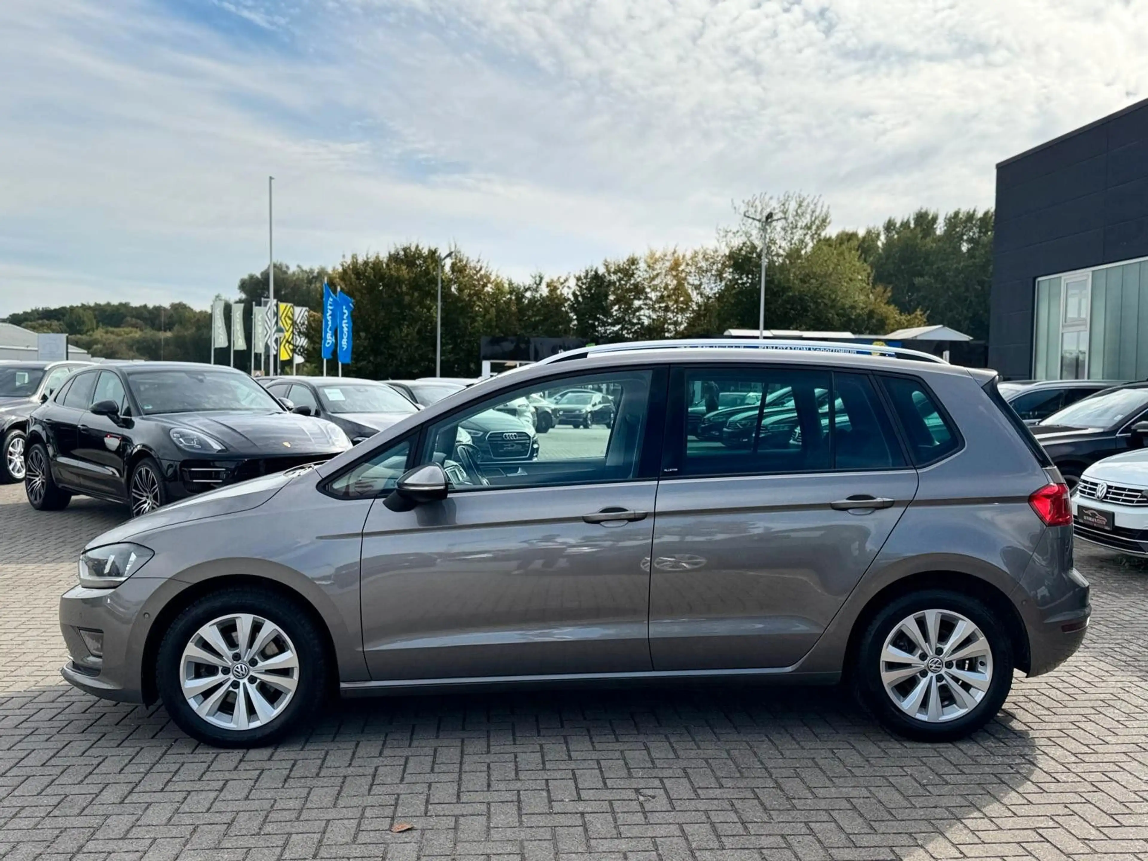 Volkswagen Golf Sportsvan 2.0 TDI"Allstar"NAVI"AHK"TEMPOMAT — photo 10