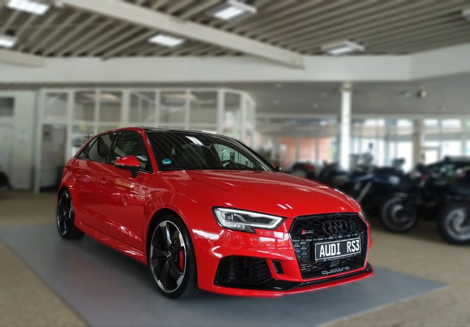 Audi RS3 Sportback 2.5 TFSI qua.; NAV MTRX PANO KAM.. Rood - 1