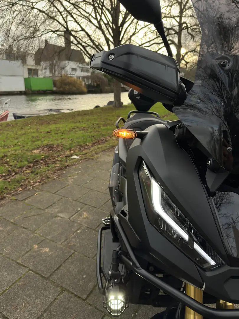 Honda ADV 350 Honda X ADV 750cc 02/2024 Black on Black Custom Zwart - 2