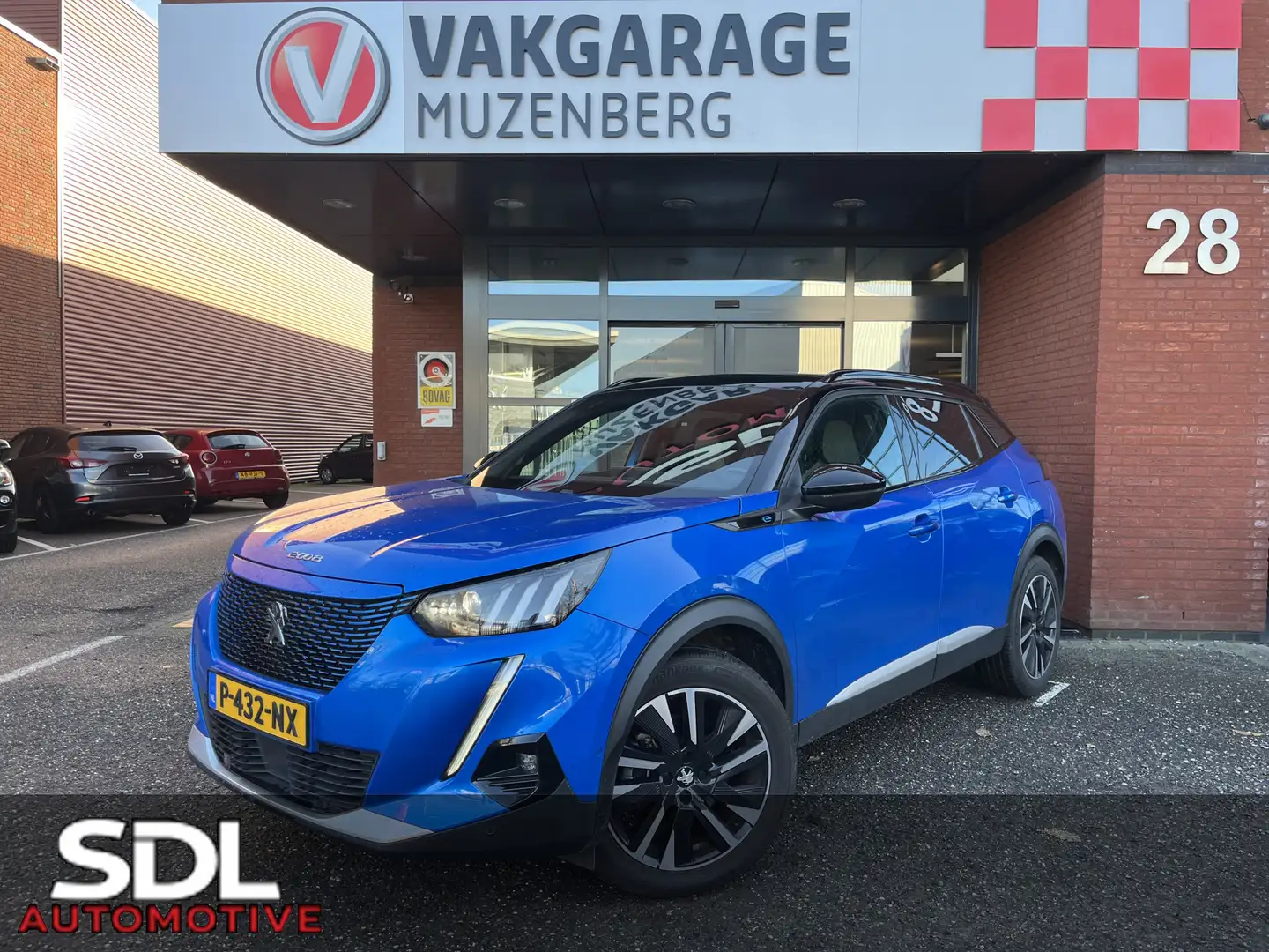 Peugeot e-2008 EV GT Pack 50 kWh // SCHUIF-KANTELDAK // DODEHOEK Bleu - 1