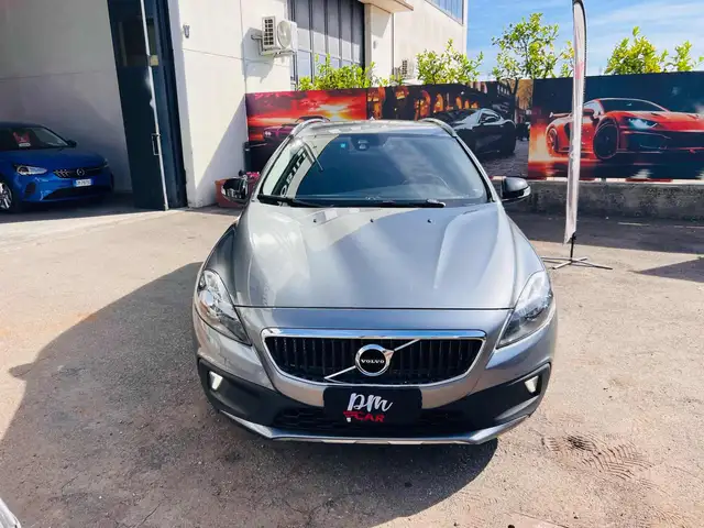 Volvo V40 Cross Country view 2