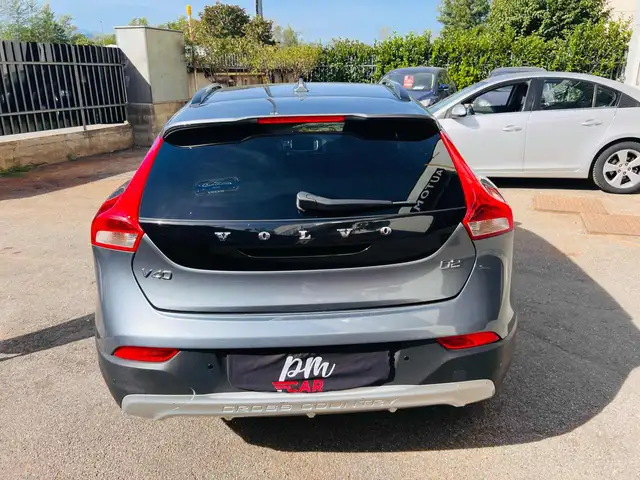 Volvo V40 Cross Country view 5