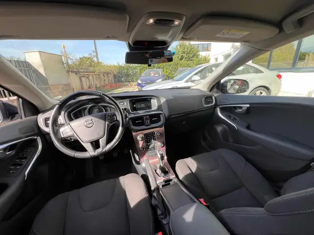 Volvo V40 Cross Country view 10