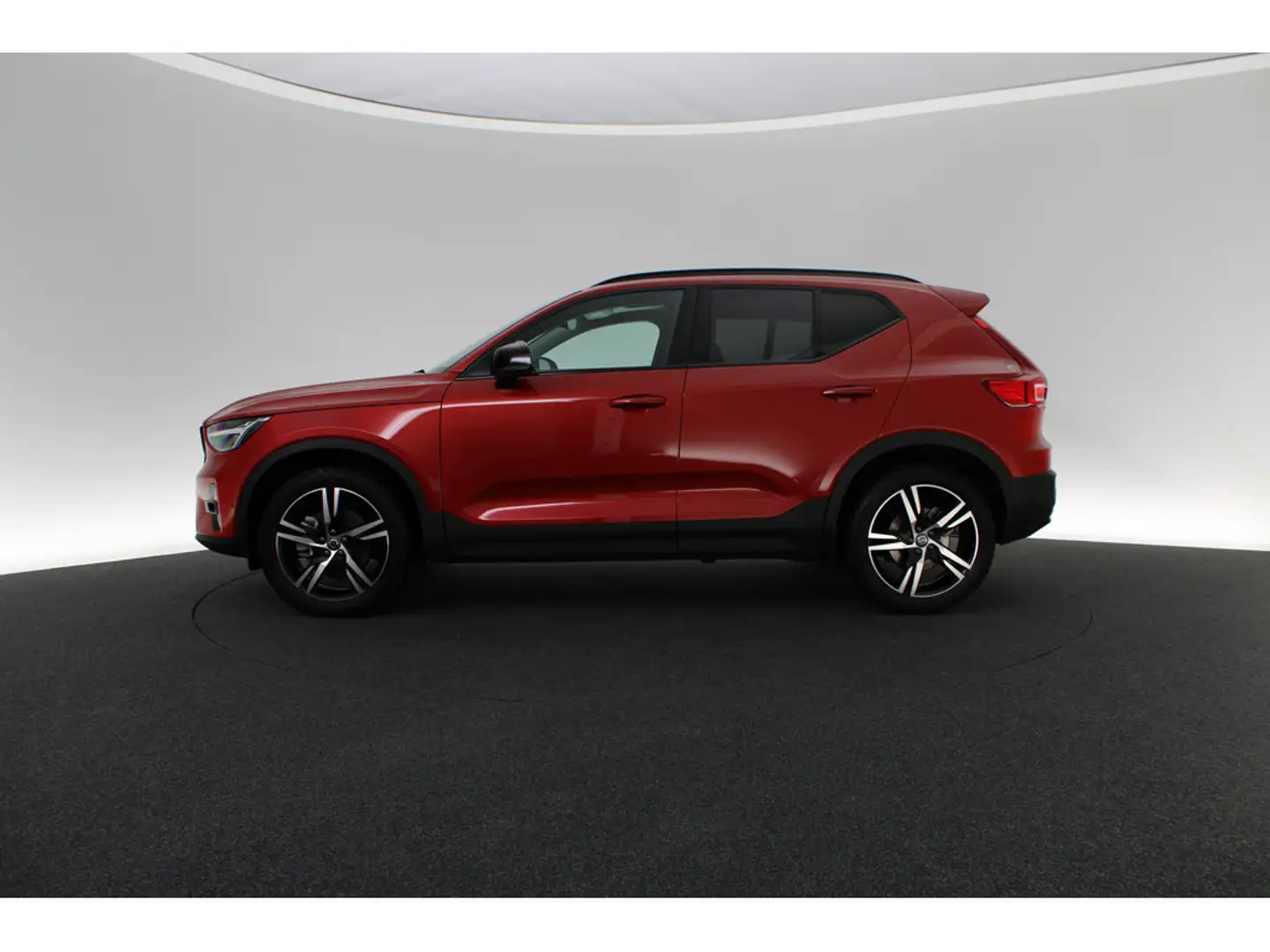 Volvo XC40 B3 Plus Dark H/K FACEL. LED 360° PANO Rot - 2