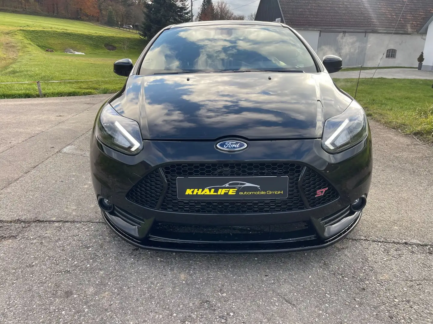 Ford Focus Lim. ST Schwarz - 2