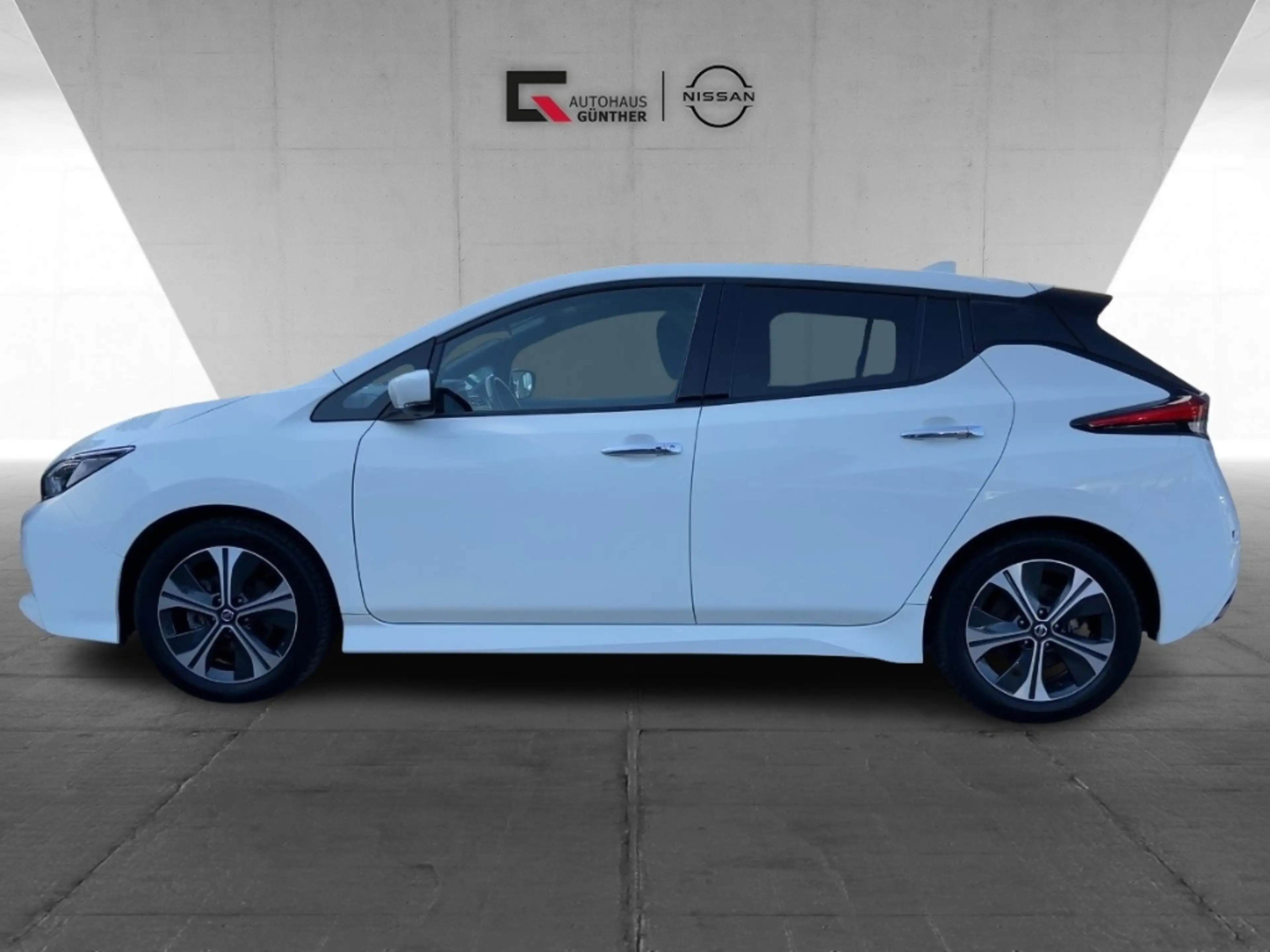 Nissan Leaf N-Connecta 40kWh/ProPILOT/Navi/360°/Winter — photo 2