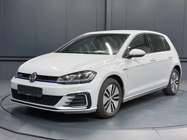 Volkswagen Golf GTE VII Lim. Hybrid *NAVI*KAMERA*LED*Sithzg*