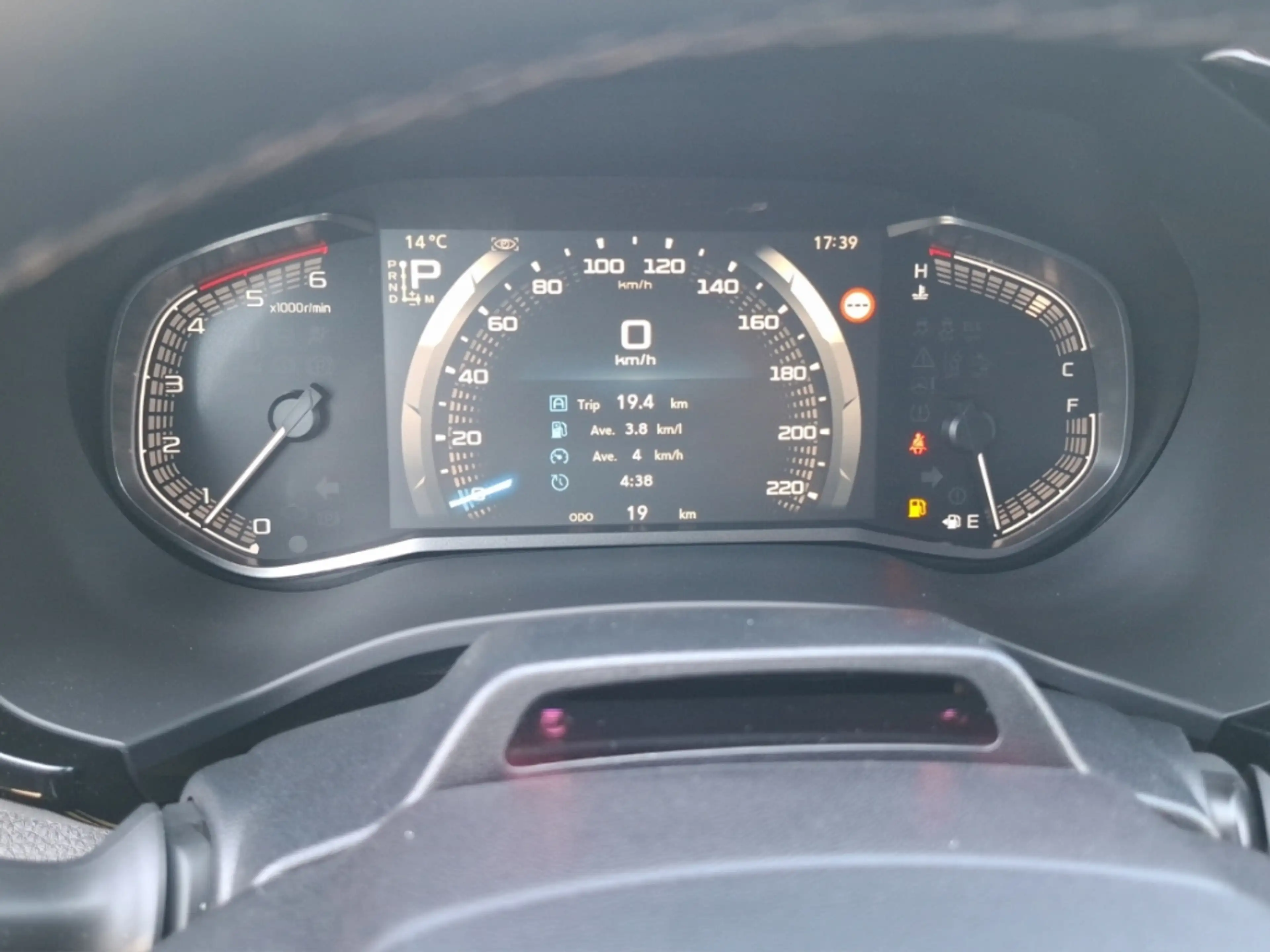 Isuzu D-Max 2.2 Diesel DC V-Cross 4X4 AT MJ 2026 3.5T AHK neue — photo 11