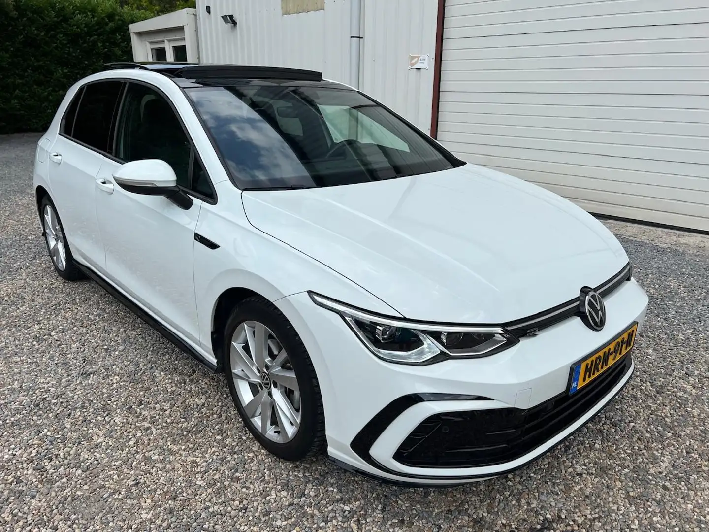 Volkswagen Golf 1.5 eTSI 3x R-Line AUTOMAAT.PANORAMA.SFEER.VIRTUAL Weiß - 2