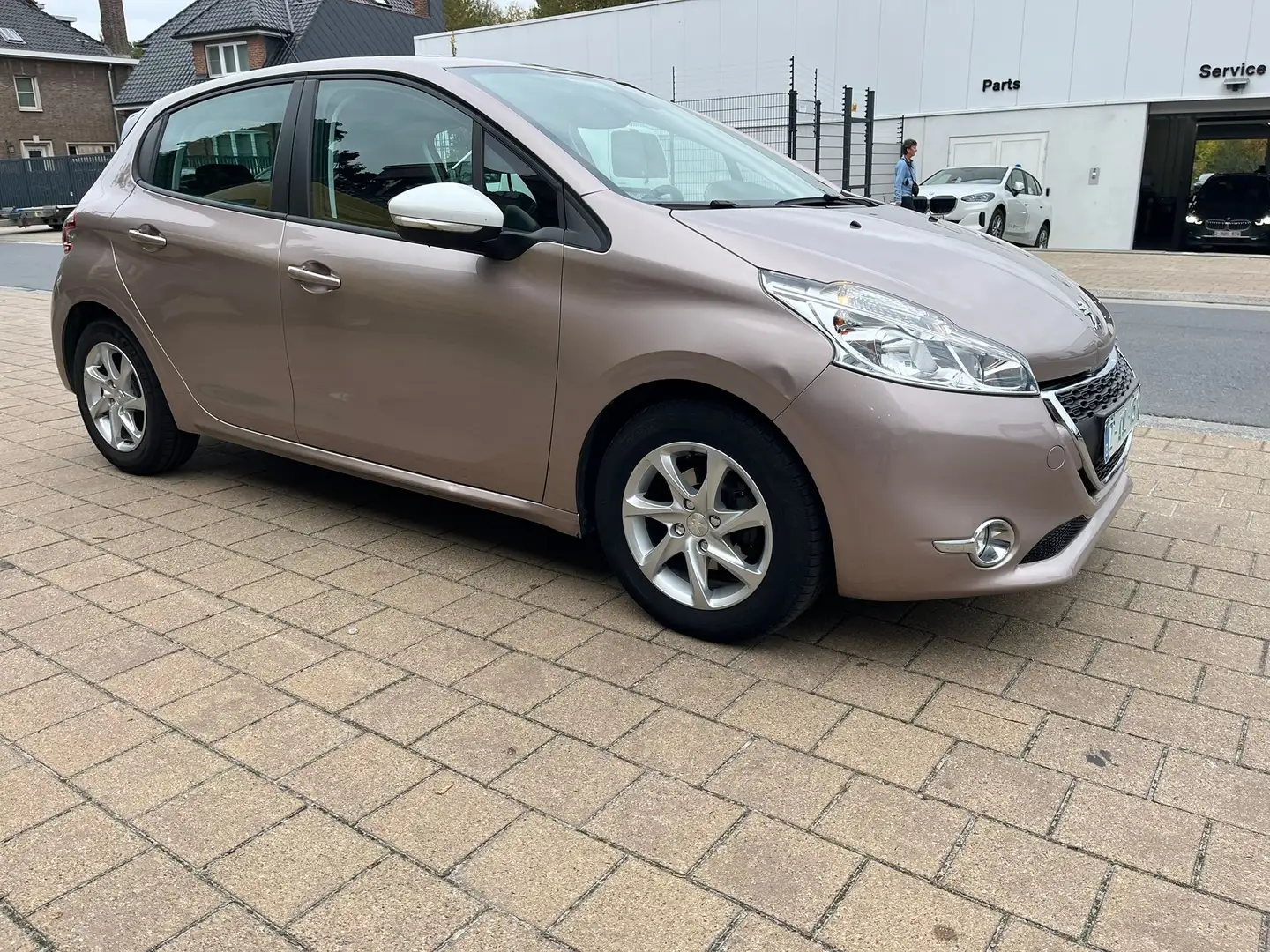 Peugeot 208 208 1.2vti 27000 km AUTOMATIQUE Or - 1