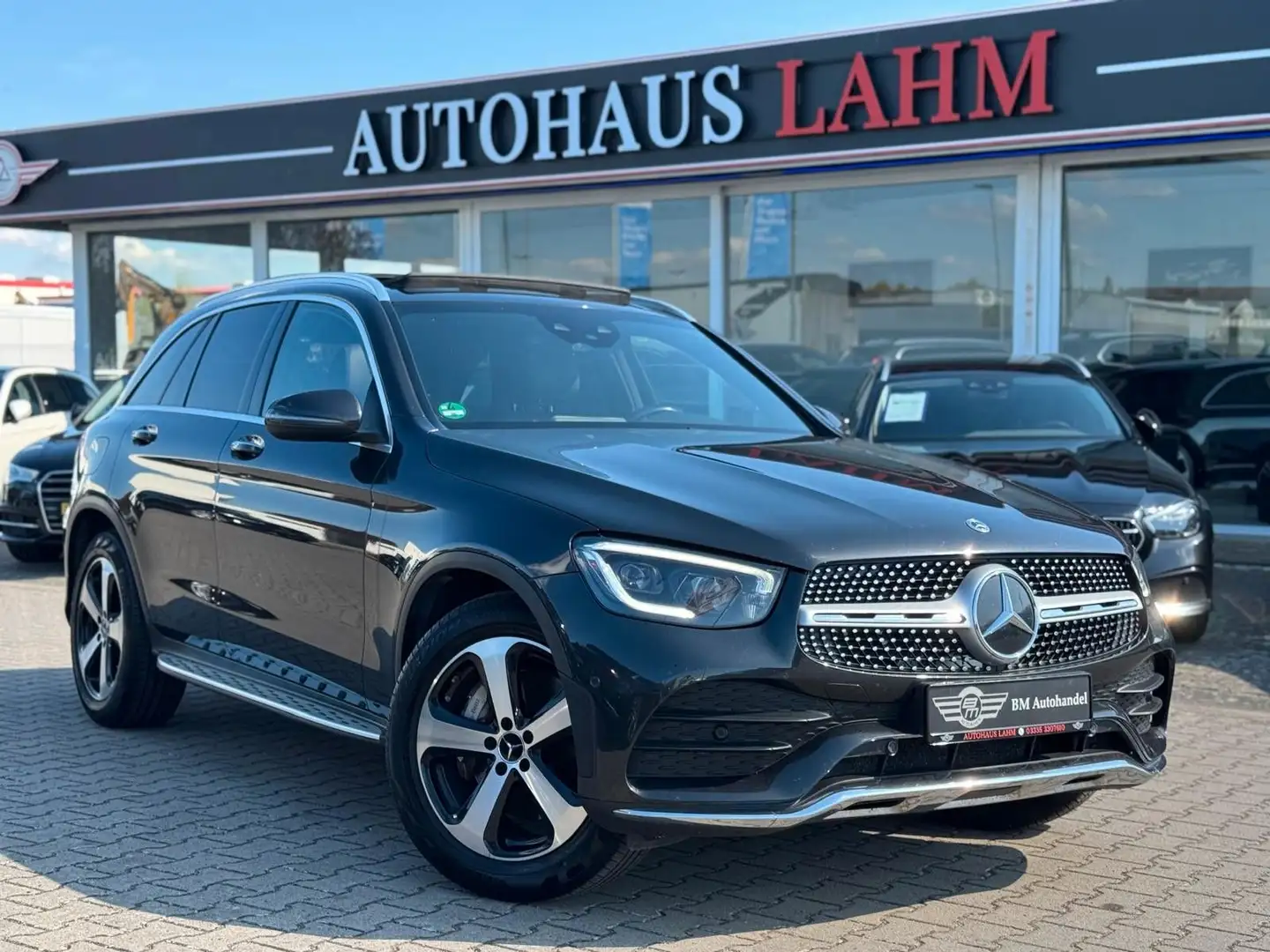Mercedes-Benz GLC 300 d 9G-TRONIC"4Matic"AMG PAKET"PANO"1.HAND Grün - 1