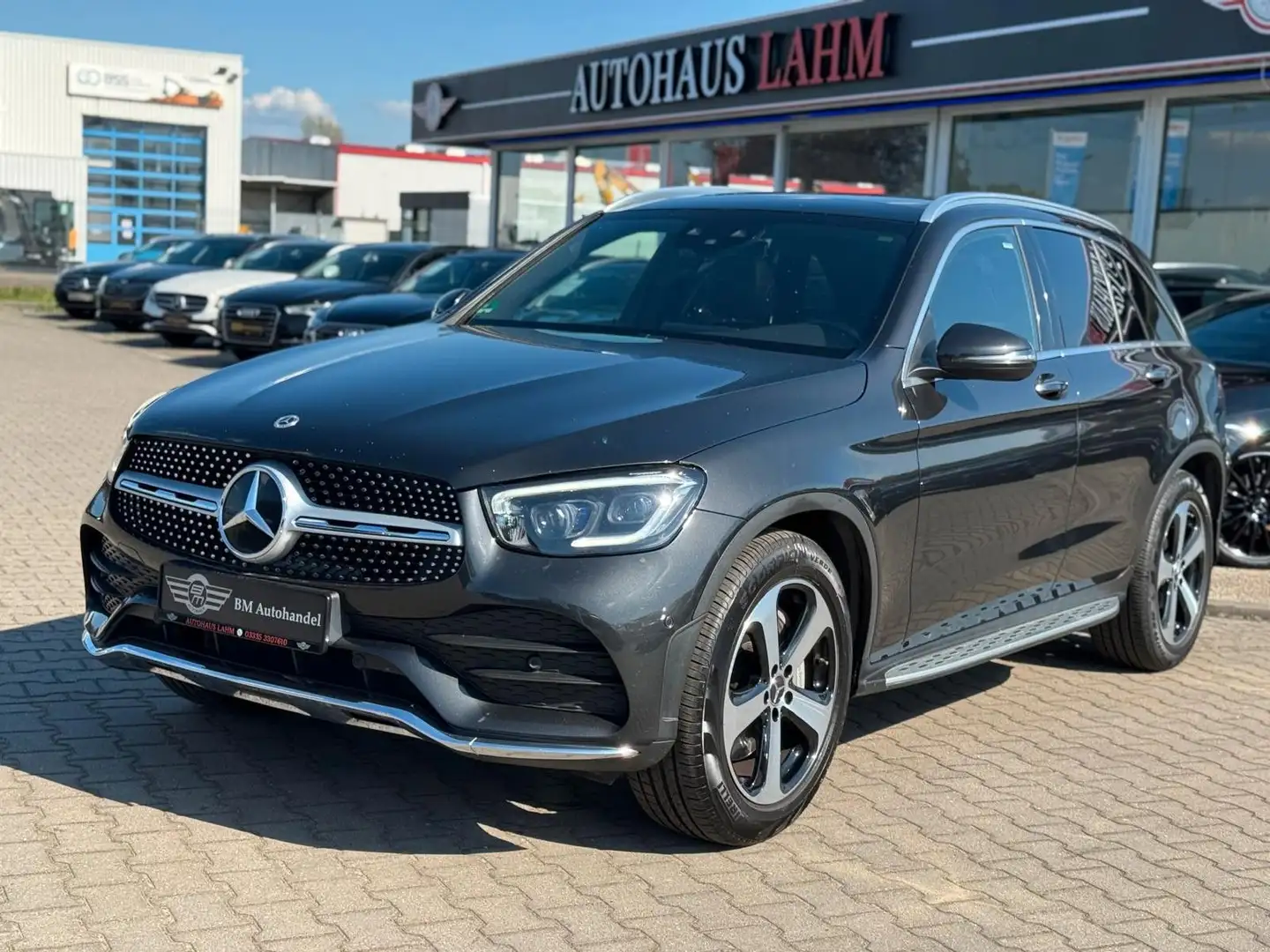 Mercedes-Benz GLC 300 d 9G-TRONIC"4Matic"AMG PAKET"PANO"1.HAND Grün - 2