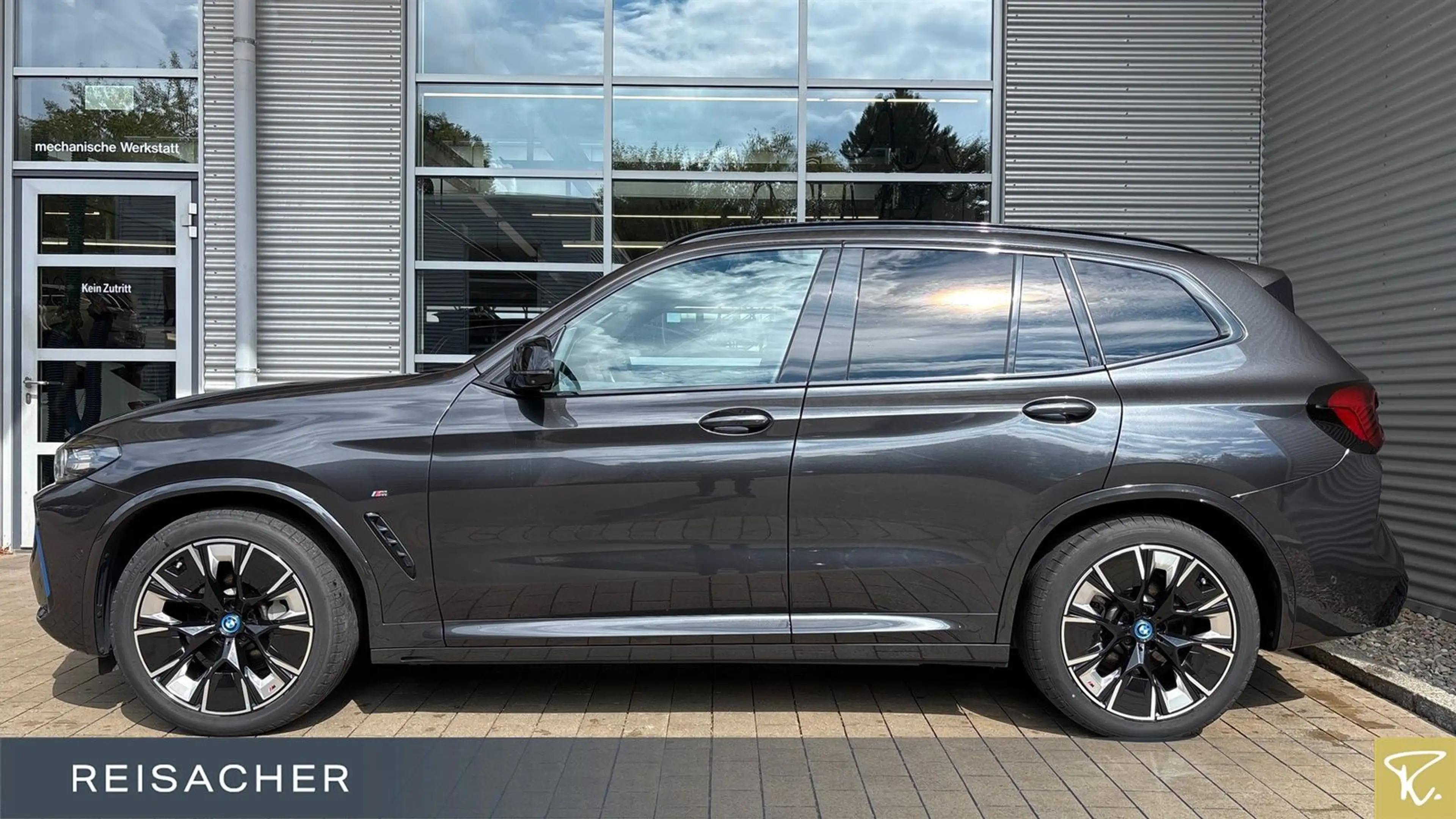 BMW iX3 IX3 A M SPORT LCProf,AHK,DAProf,HUD,PA+,20" — photo 9
