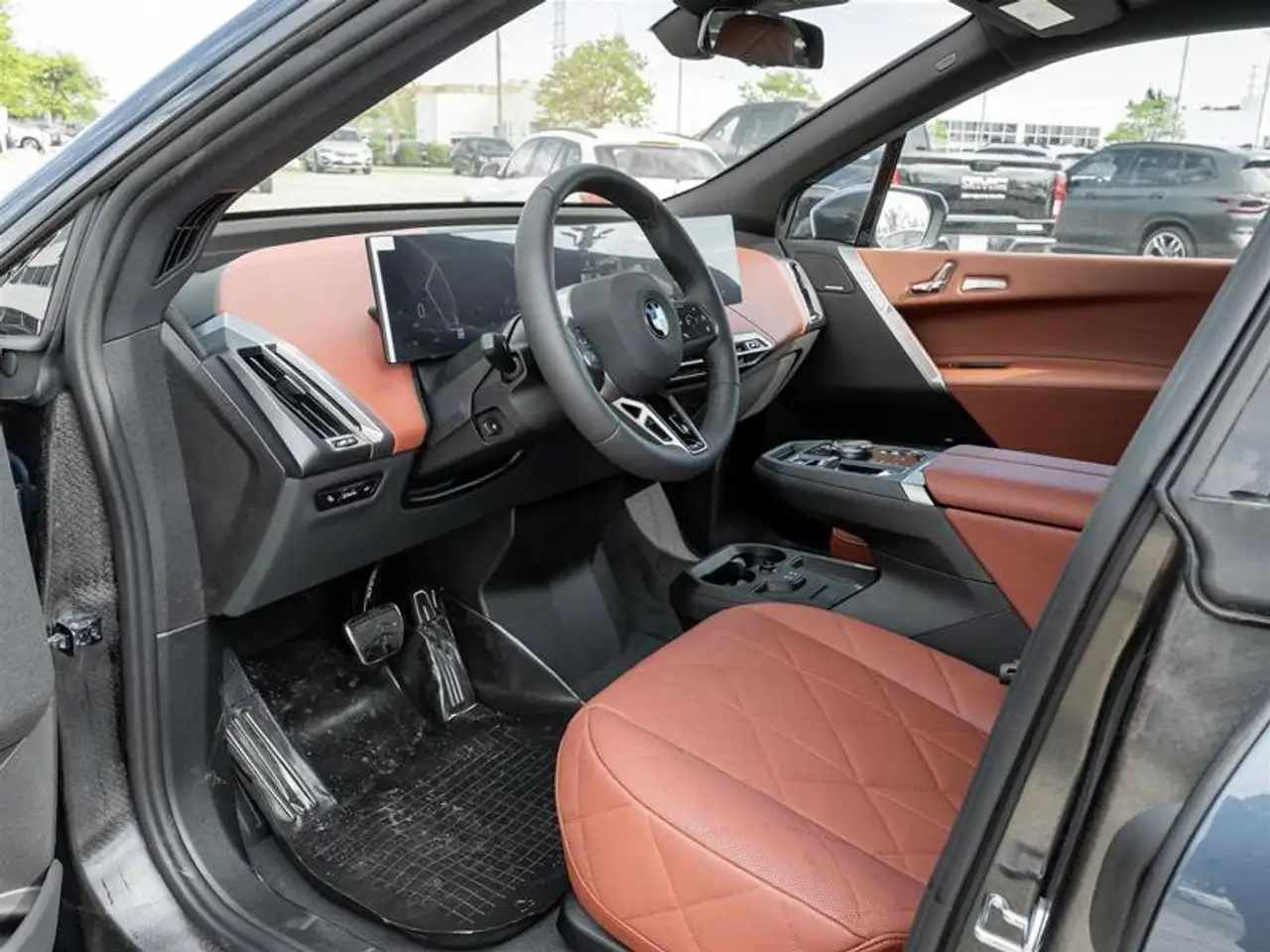 BMW iX снимка BMW iX
