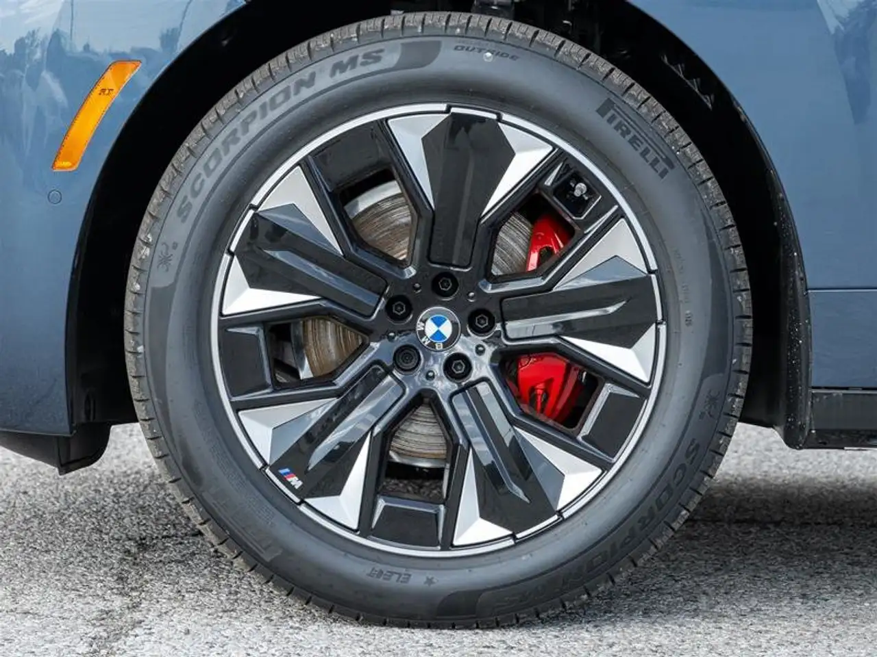 BMW iX снимка BMW iX