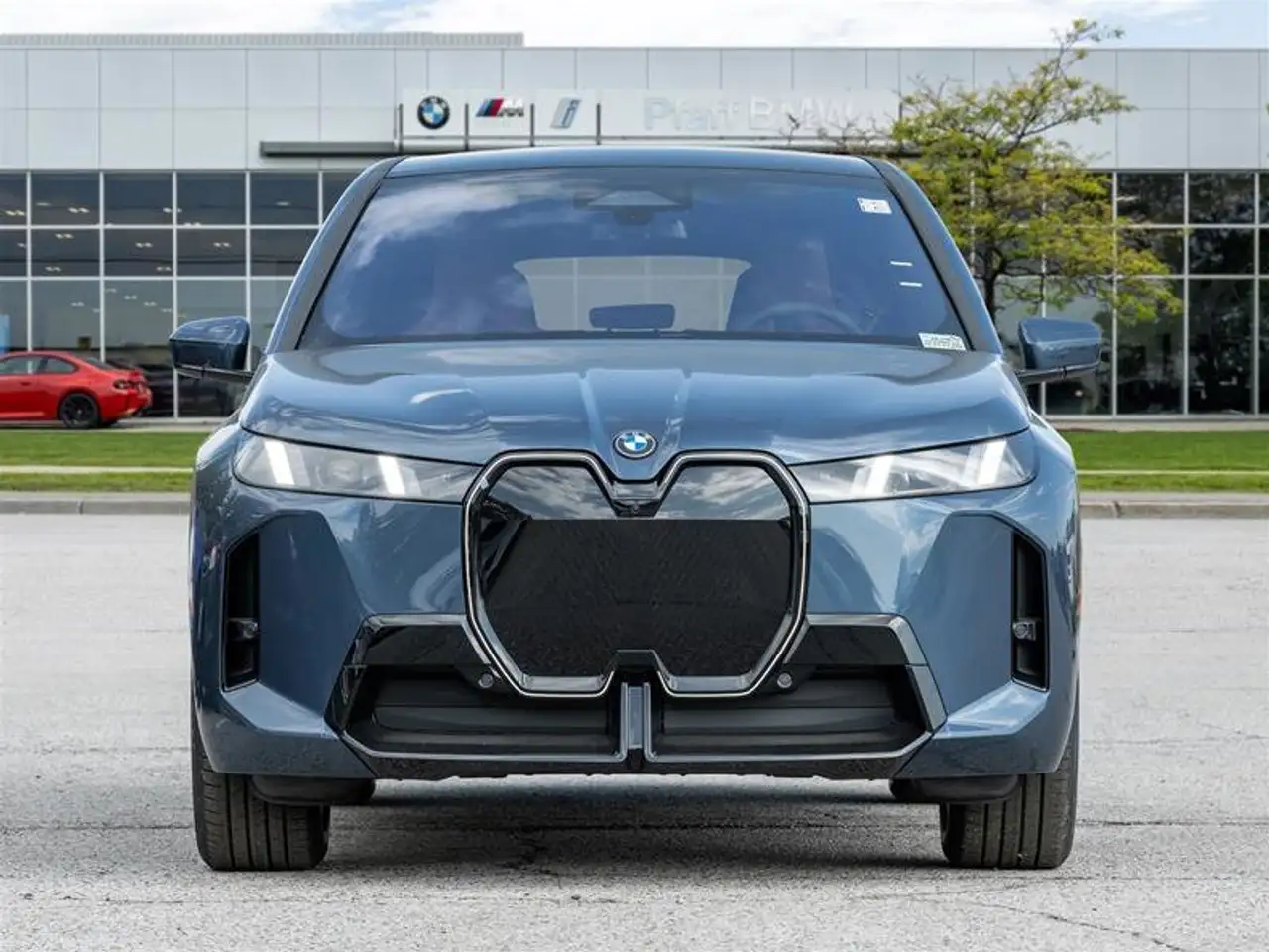 BMW iX снимка BMW iX