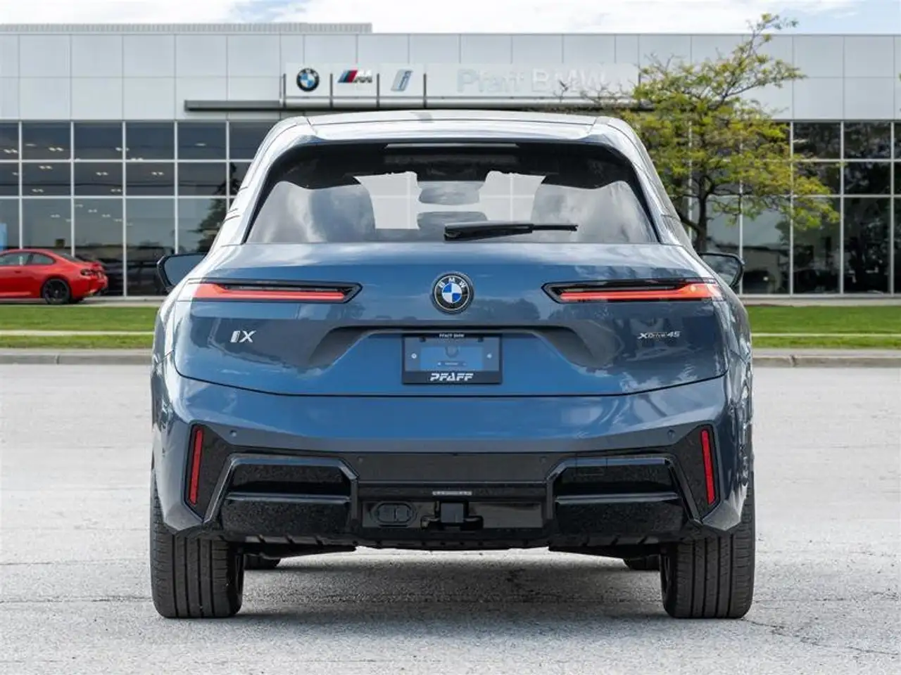 BMW iX снимка BMW iX