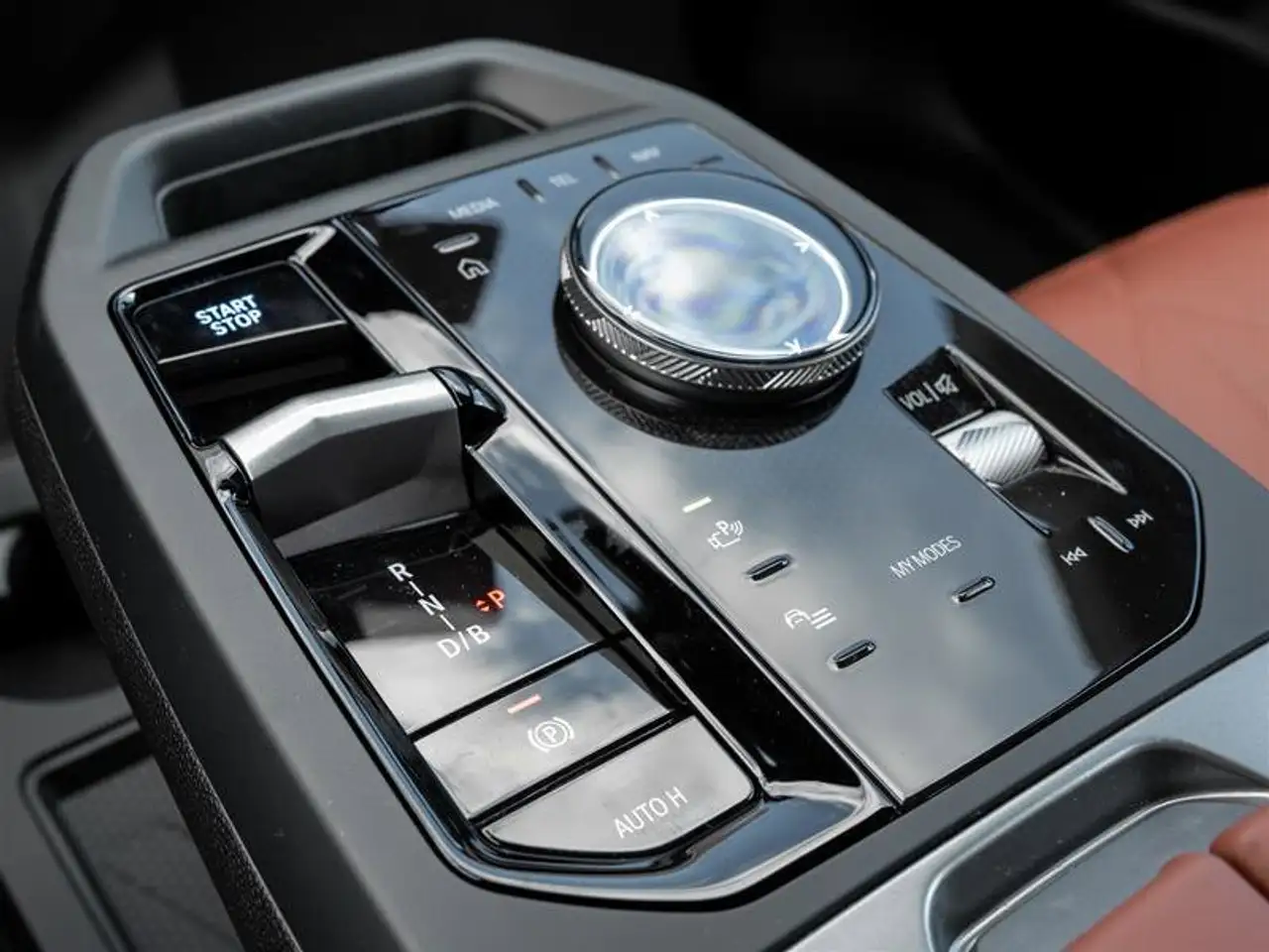 BMW iX снимка BMW iX