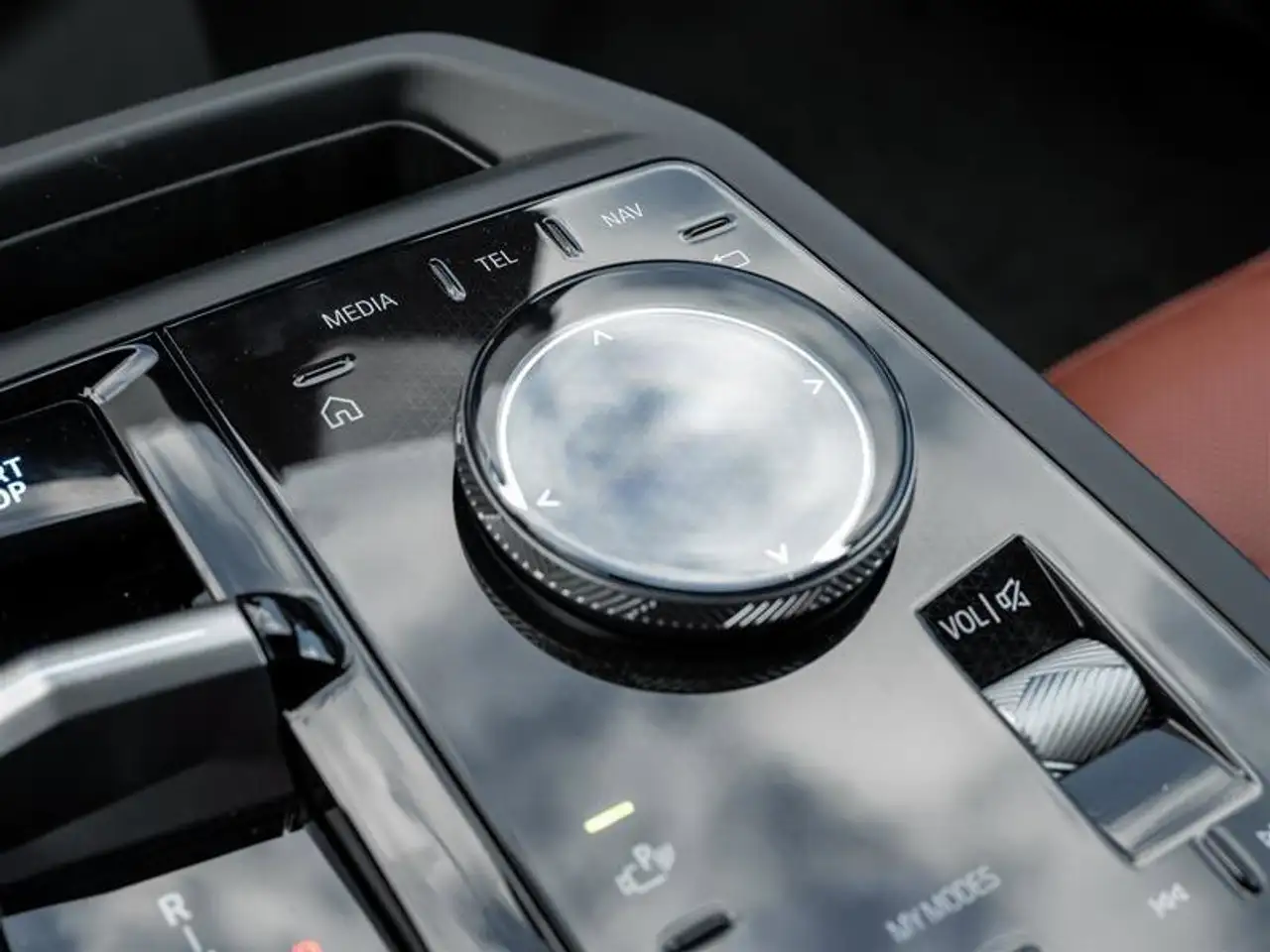 BMW iX снимка BMW iX