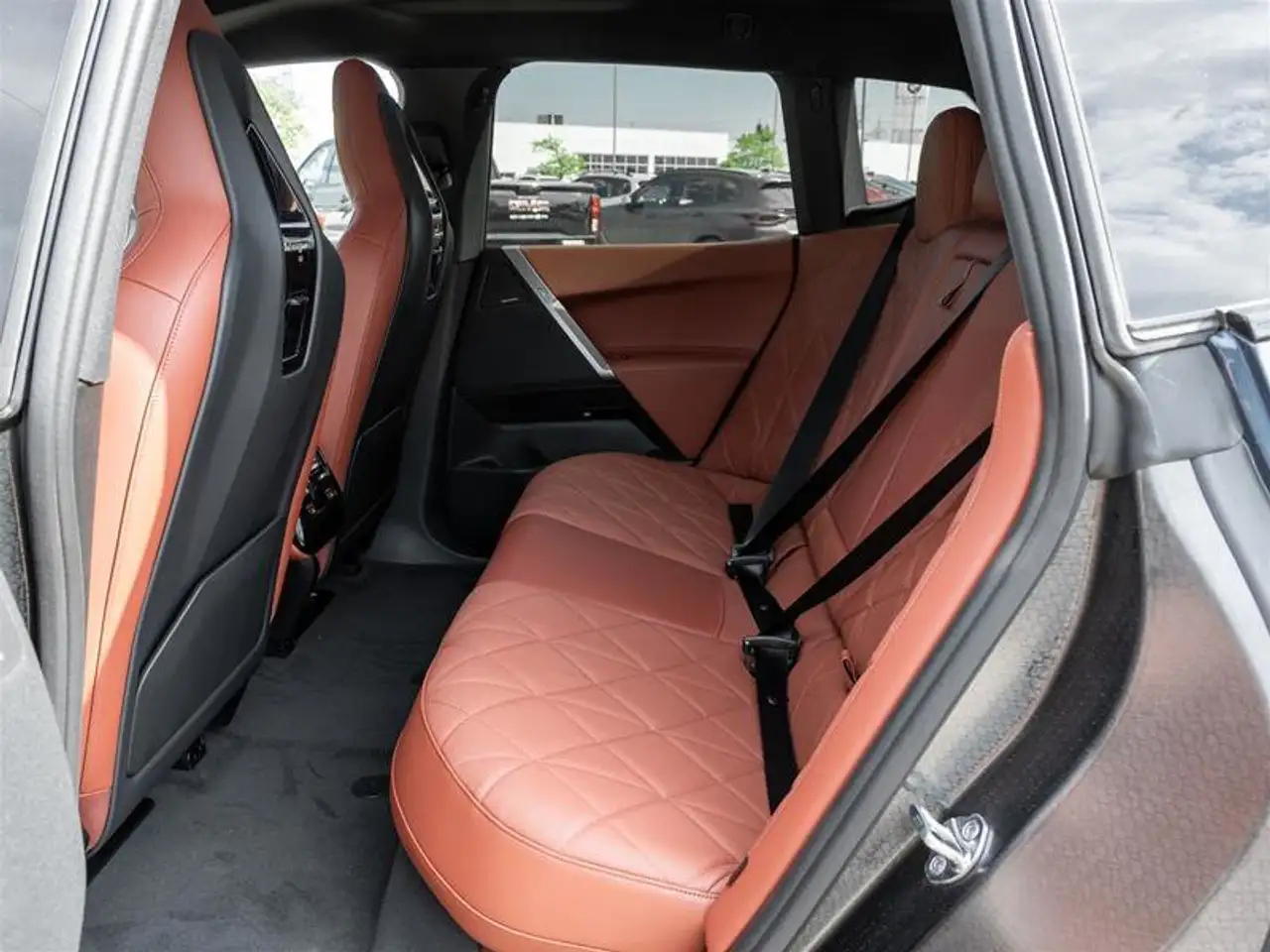BMW iX снимка BMW iX